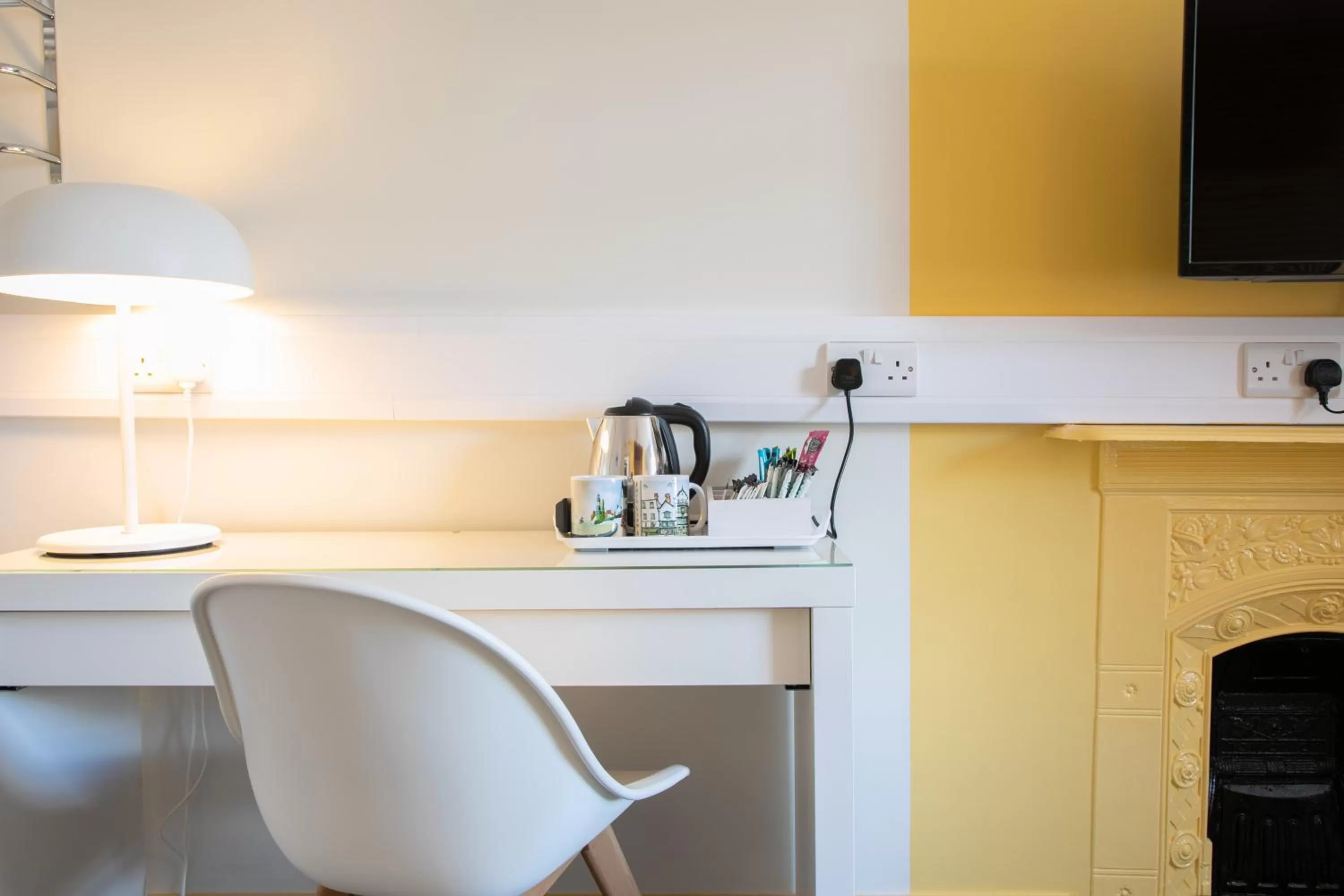 TV and multimedia in Park View R & R - Adult Only - Self-Catering - Free Parking - EV Point