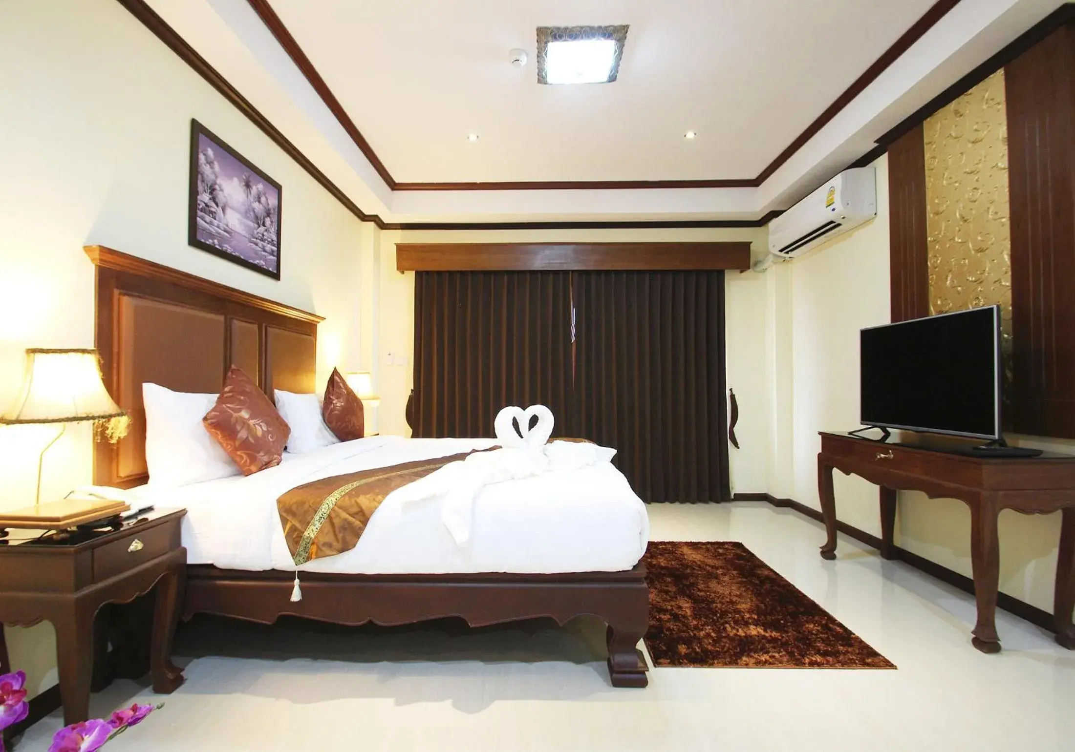 Bed in i Boutique Hotel