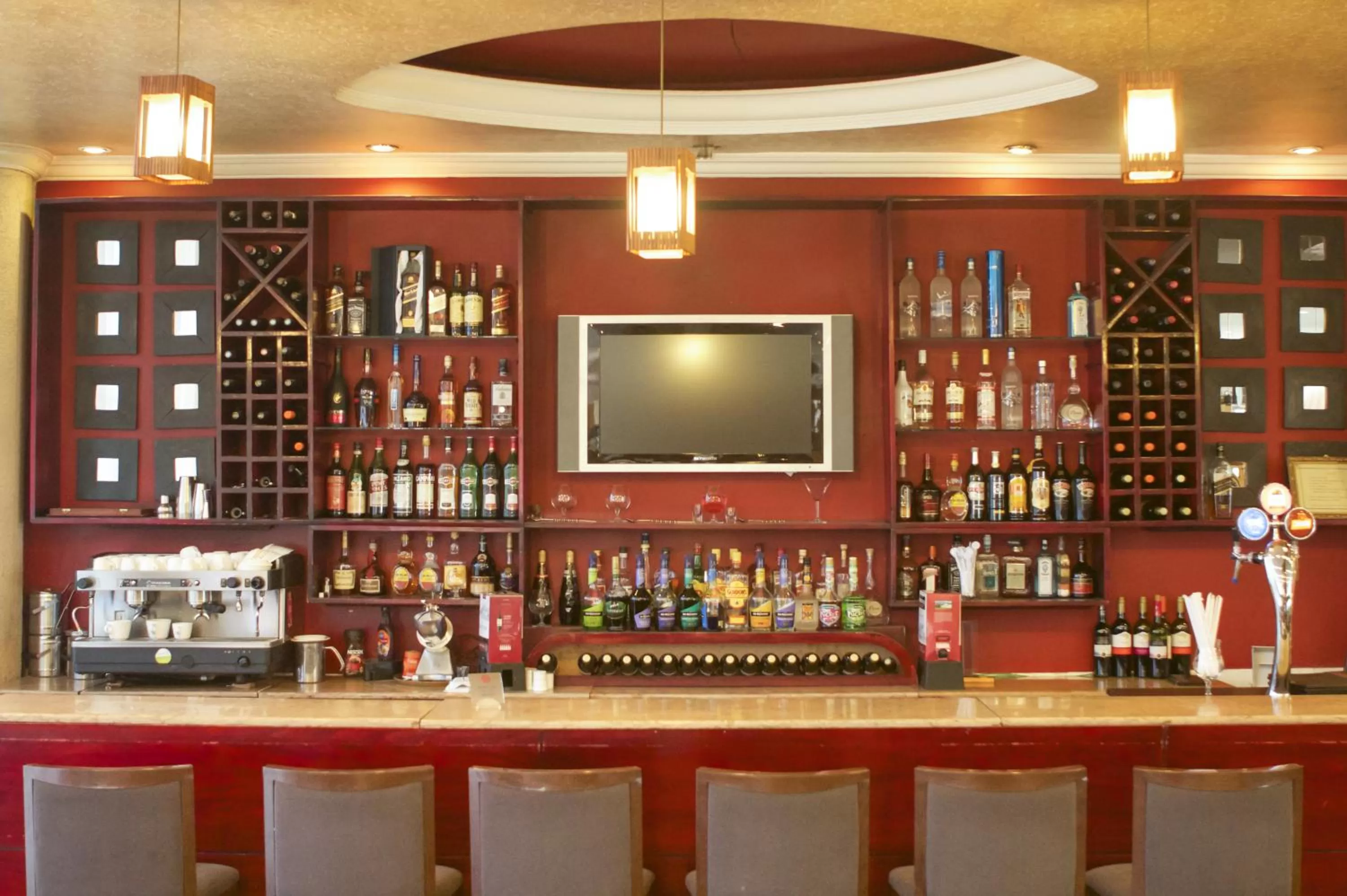 Lounge or bar in Jupiter International Hotel - Bole
