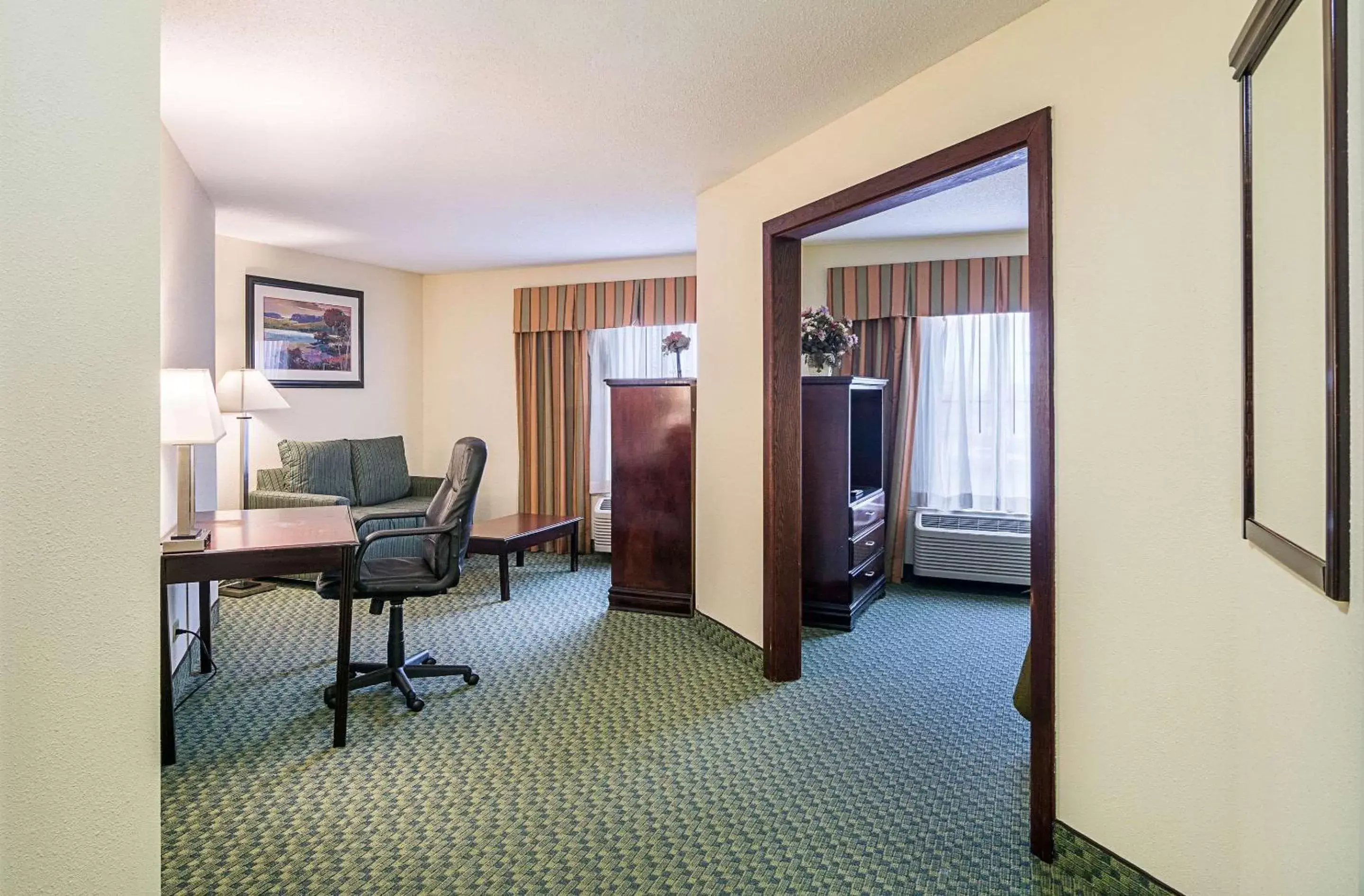 Photo of the whole room, Seating Area in Quality Inn and Suites Harvey