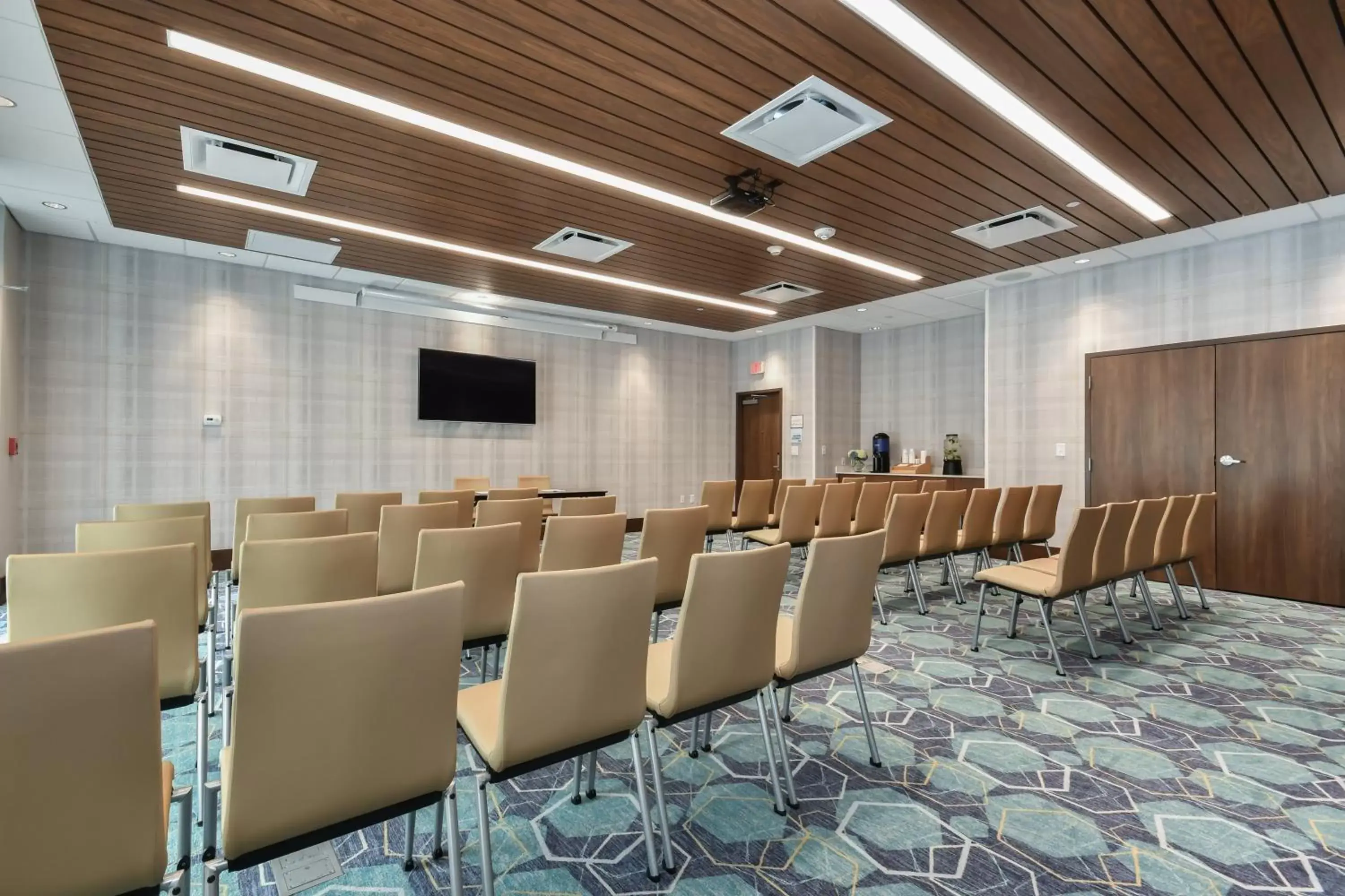 Meeting/conference room in Holiday Inn Express & Suites Charlotte - Ballantyne, an IHG Hotel