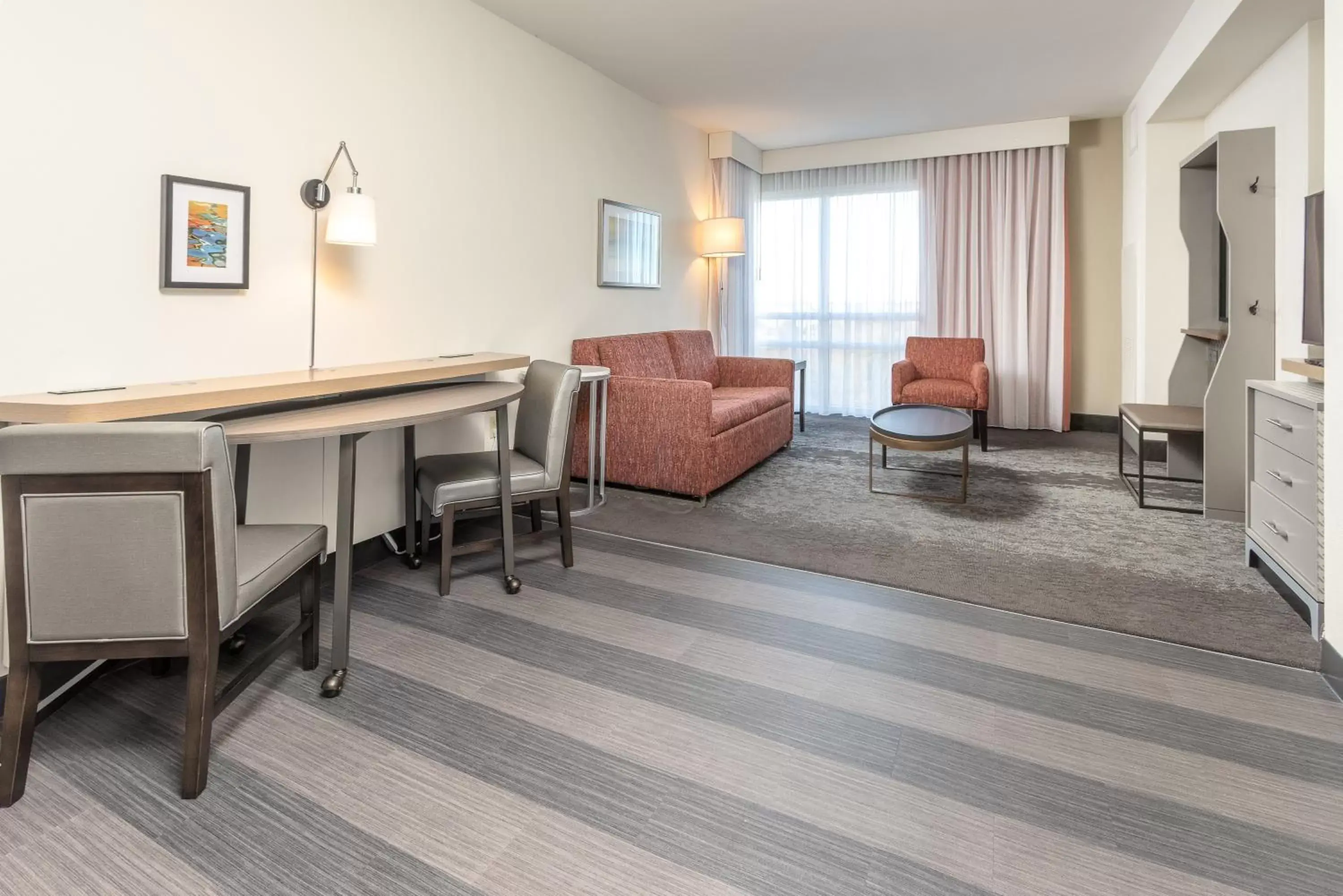 Photo of the whole room, Seating Area in Holiday Inn Hotel & Suites Memphis-Wolfchase Galleria, an IHG Hotel