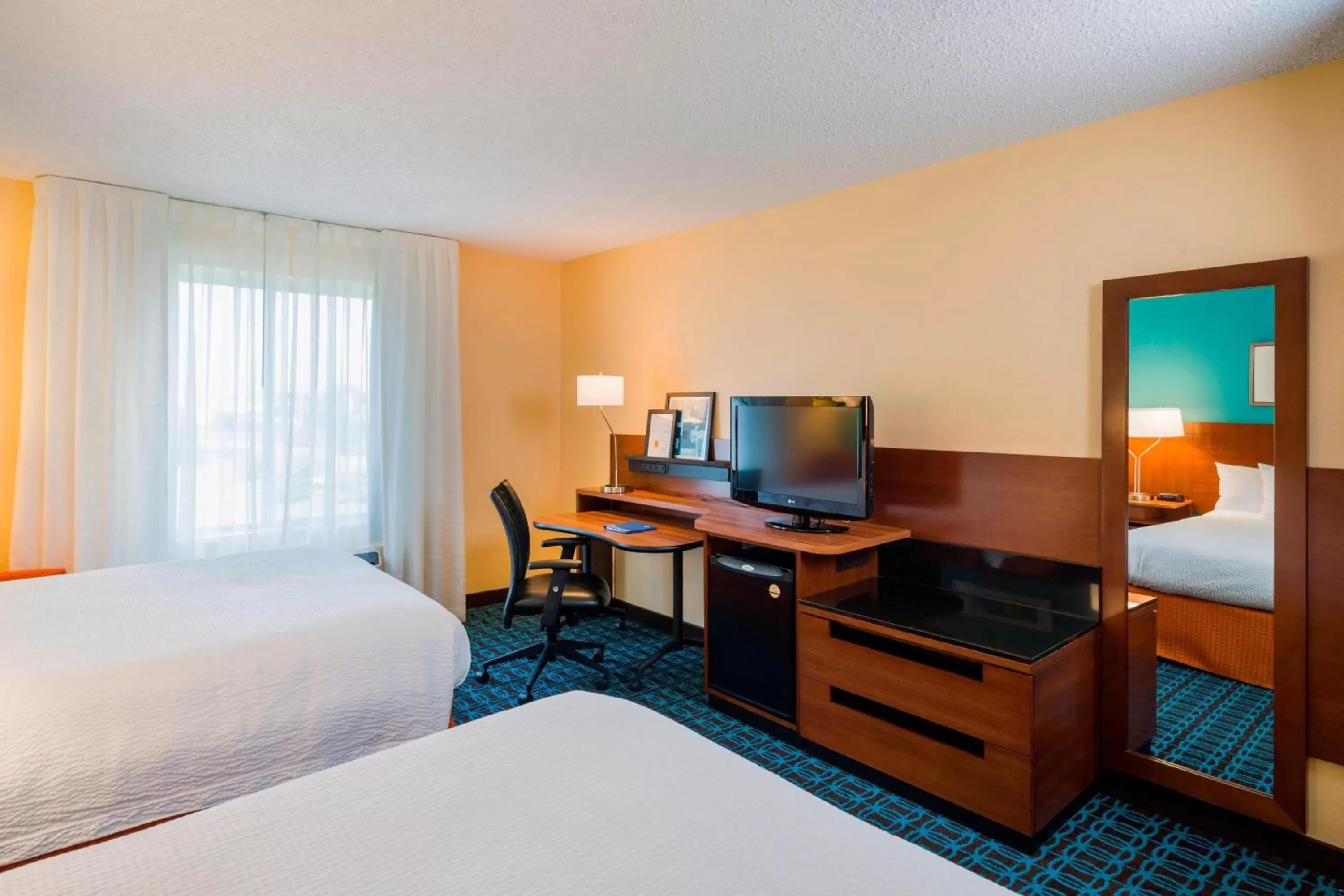 Photo of the whole room, TV/Entertainment Center in Fairfield Inn & Suites by Marriott Allentown Bethlehem/Lehigh Valley Airport