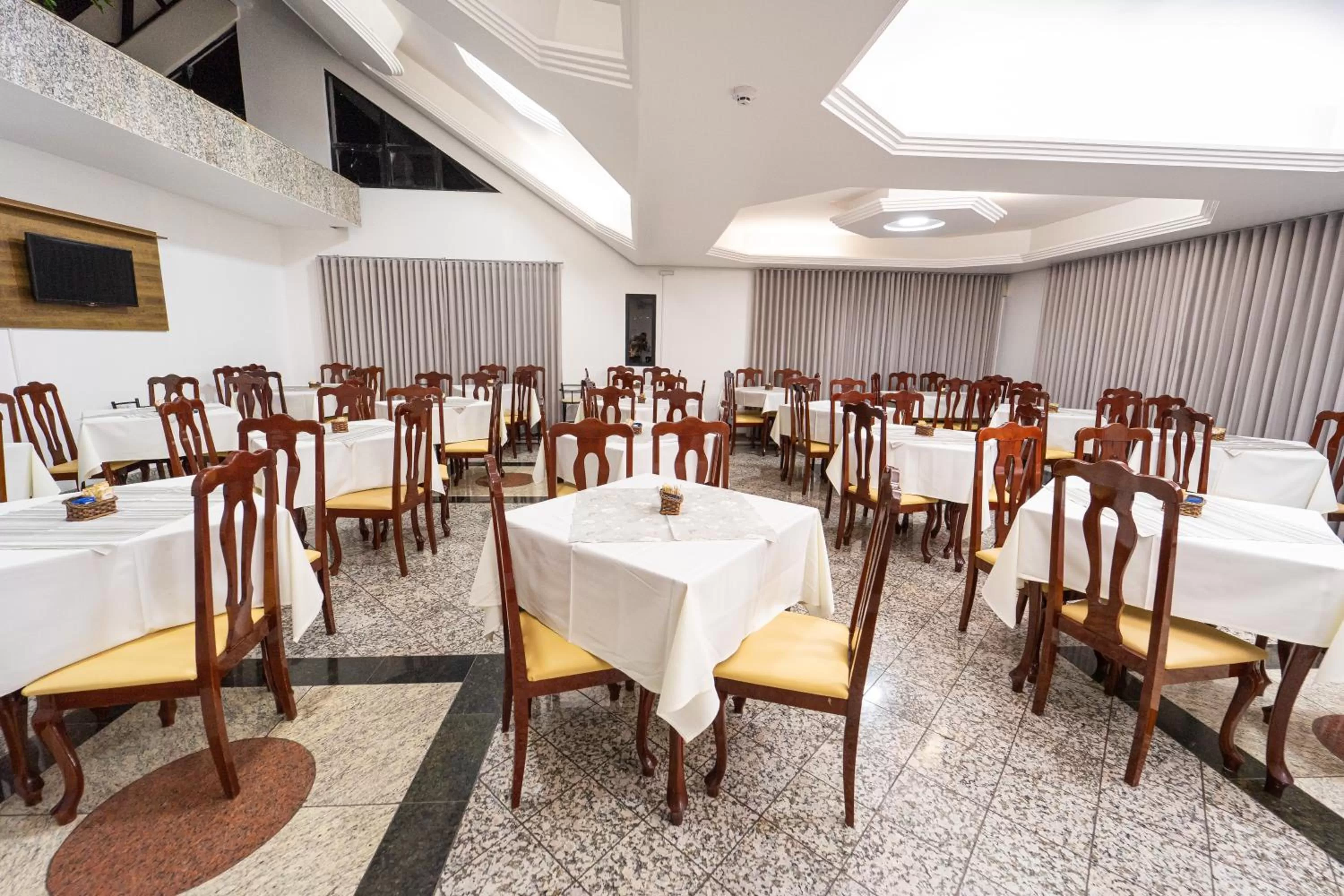 Restaurant/places to eat in Condall Palace Hotel