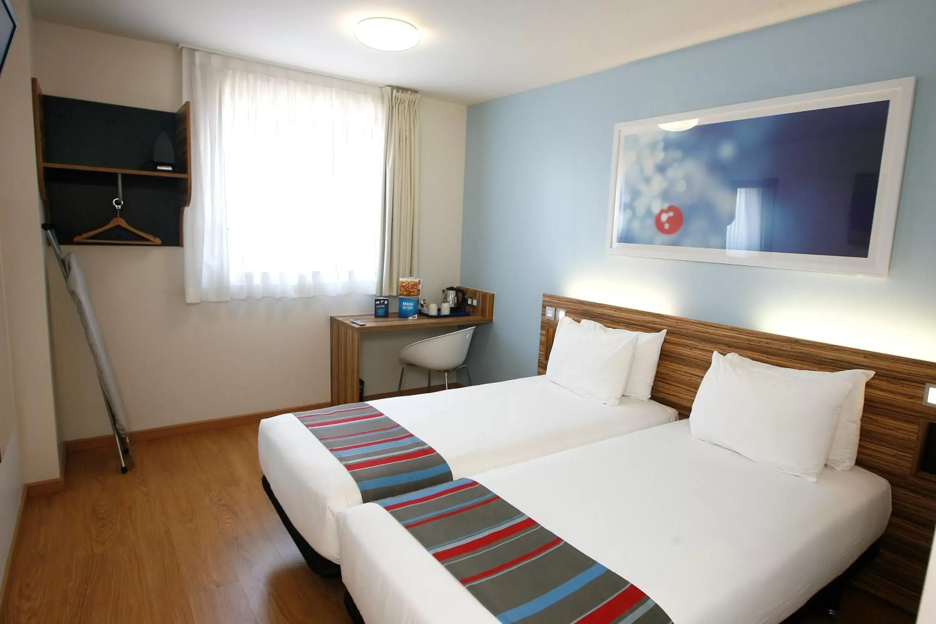 Bedroom, Bed in Travelodge Barcelona Poblenou