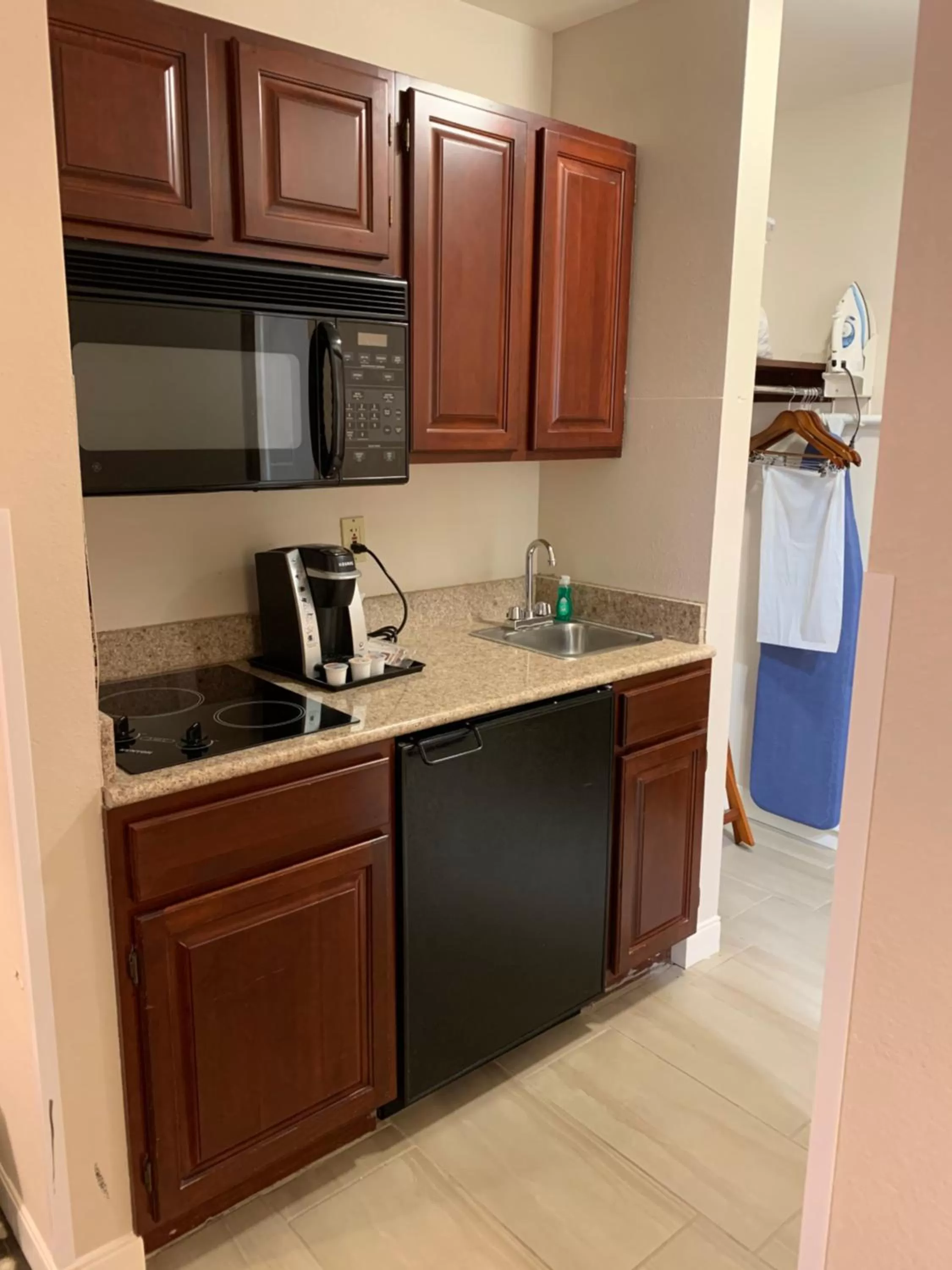 Kitchen or kitchenette in Wingate by Wyndham Brighton