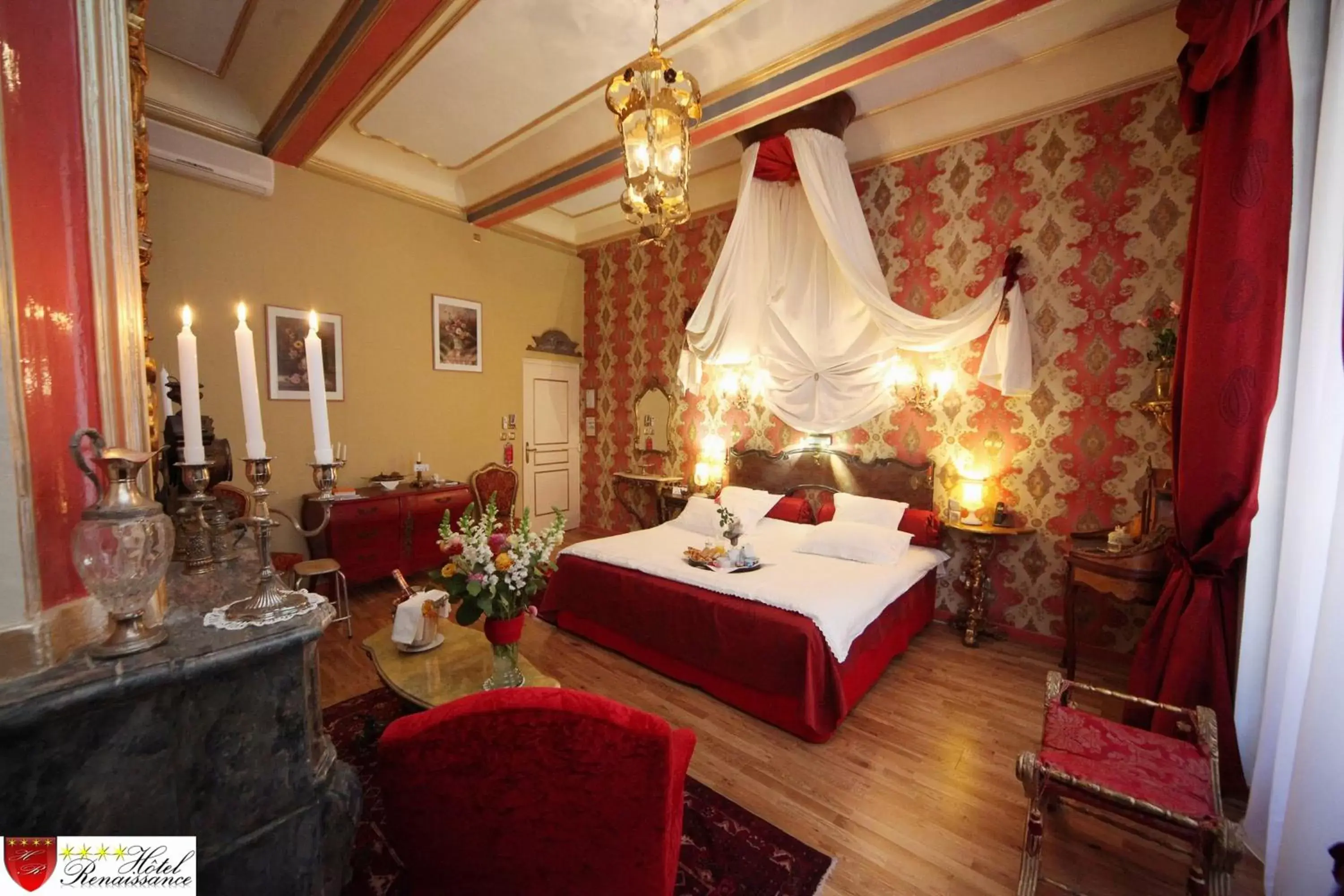 Bedroom, Bed in Hôtel Renaissance