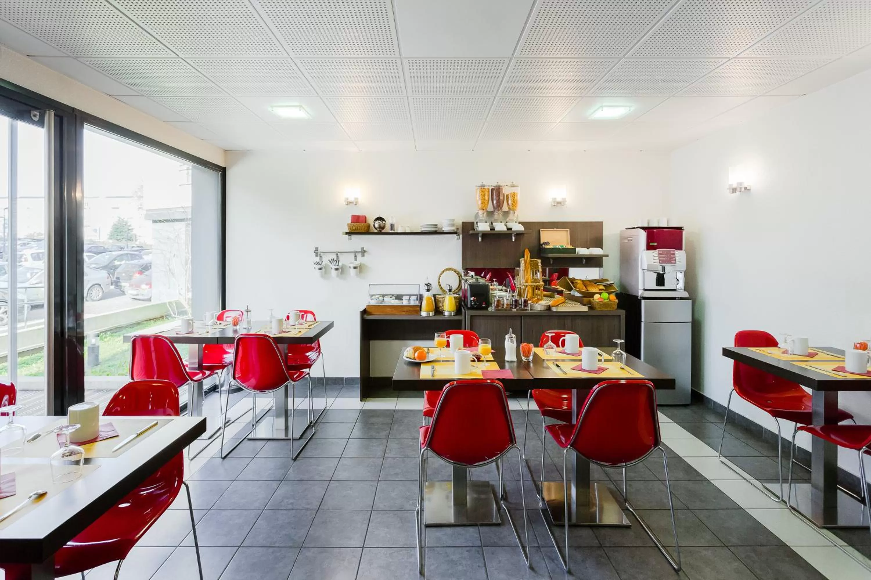 Restaurant/places to eat in Aparthotel Adagio Access Orléans