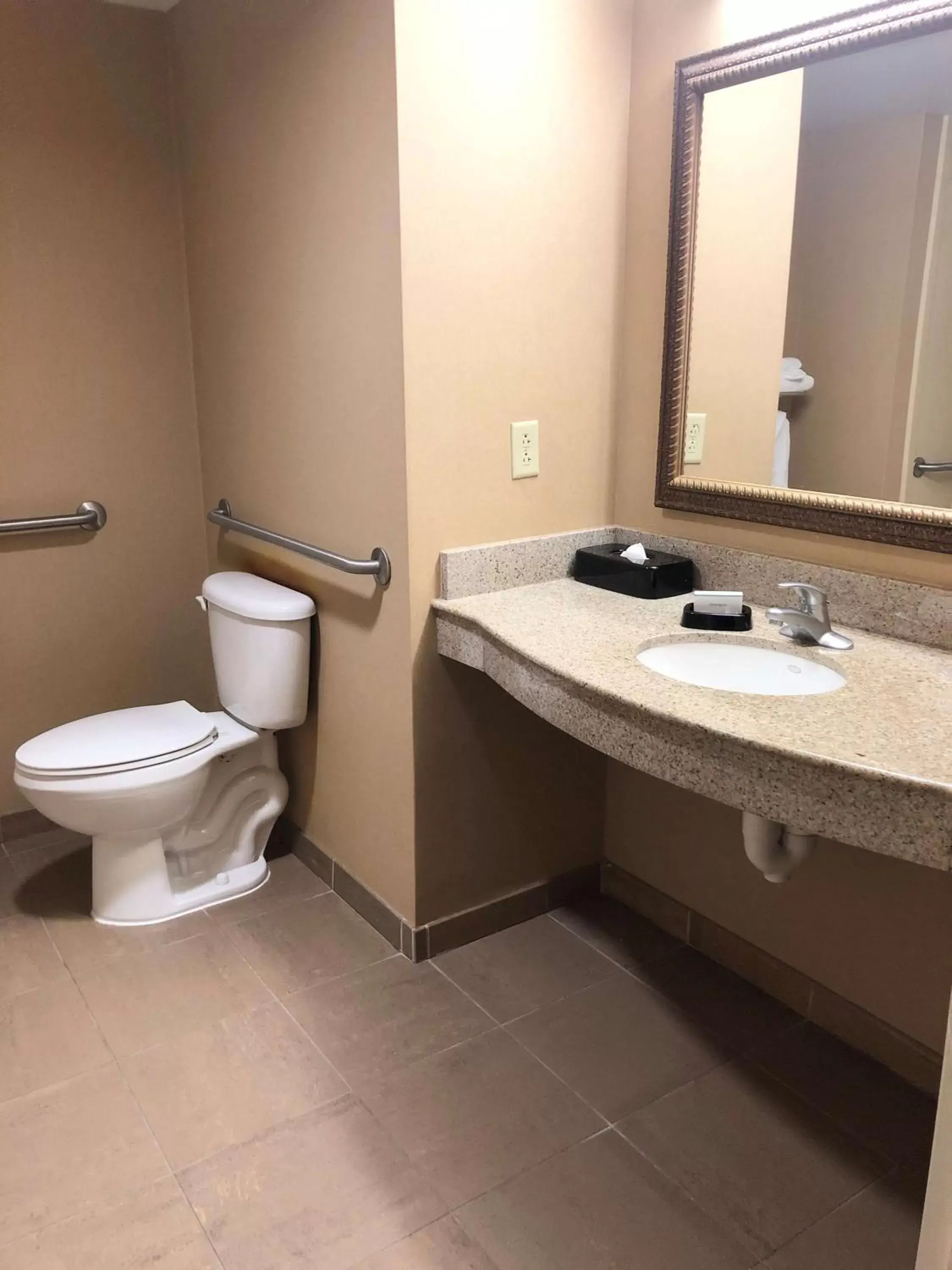 Bathroom in Hampton Inn & Suites Norfolk-Airport