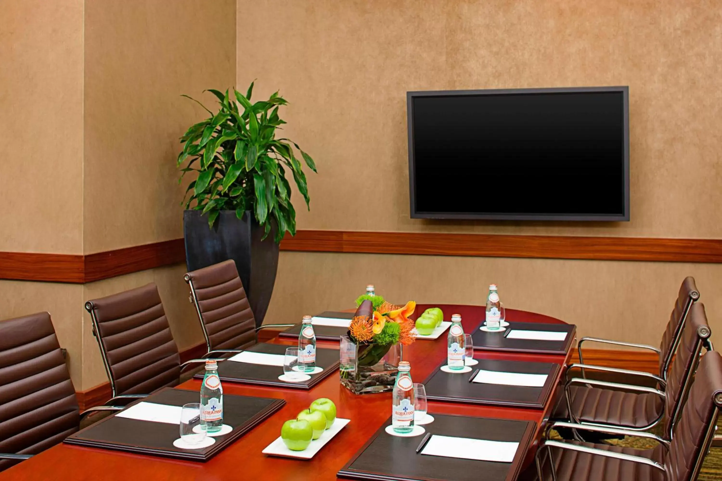 Meeting/conference room, TV/Entertainment Center in The Westin Chicago North Shore