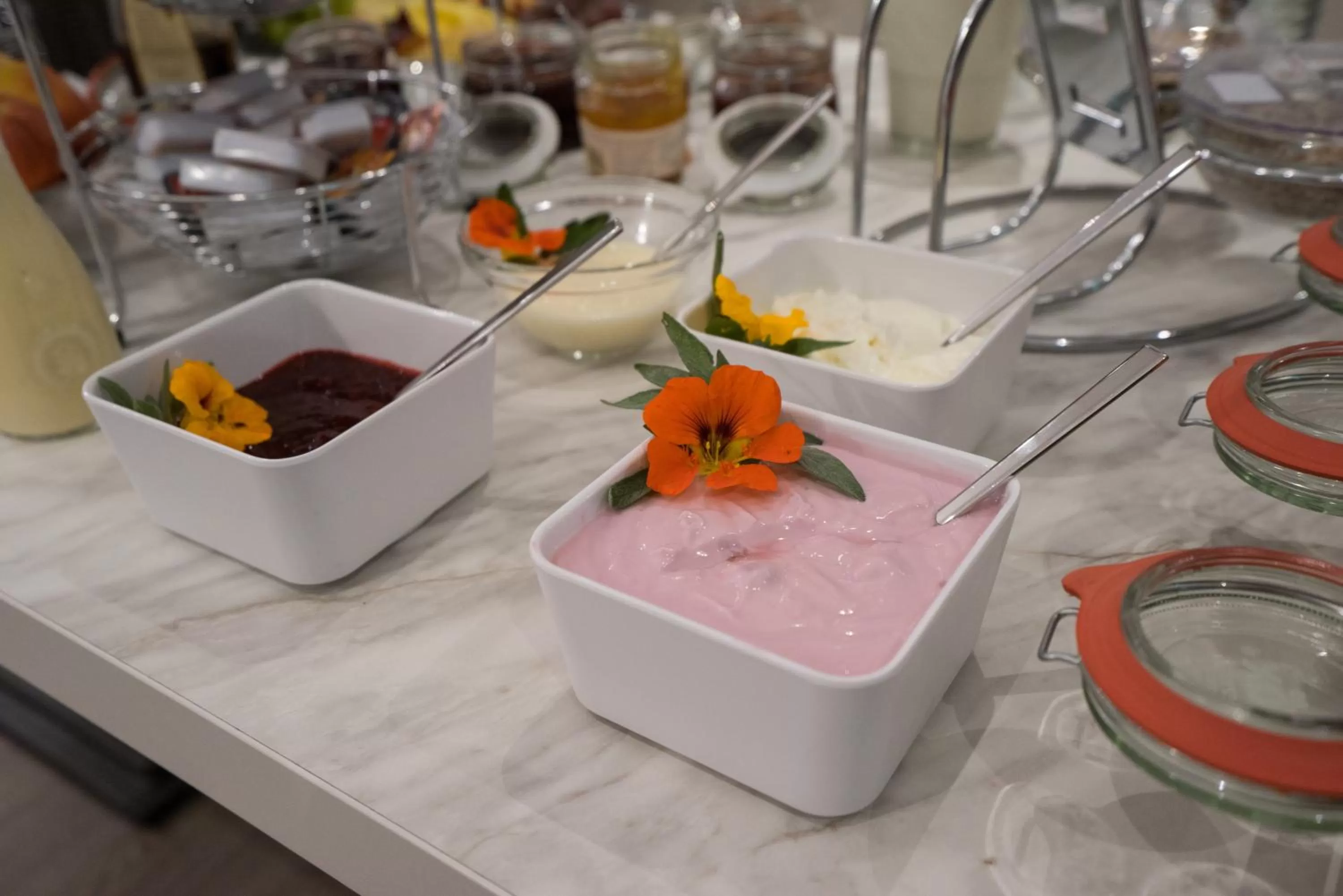 Buffet breakfast in Ruhr Inn Hotel