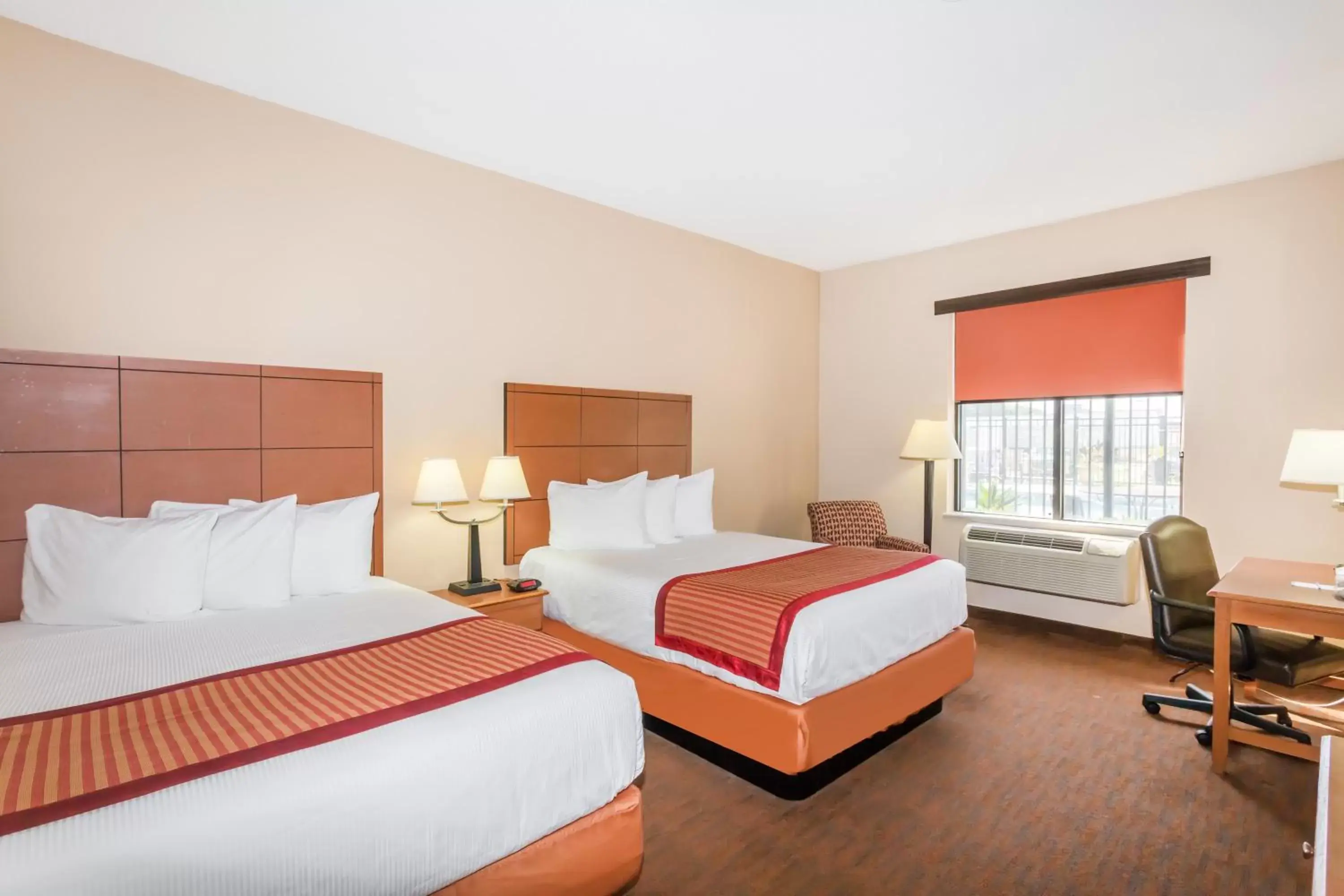 Photo of the whole room, Bed in Baymont by Wyndham Savannah/Garden City Photo of the whole room, Bed in Baymont by Wyndham Savannah/Garden City