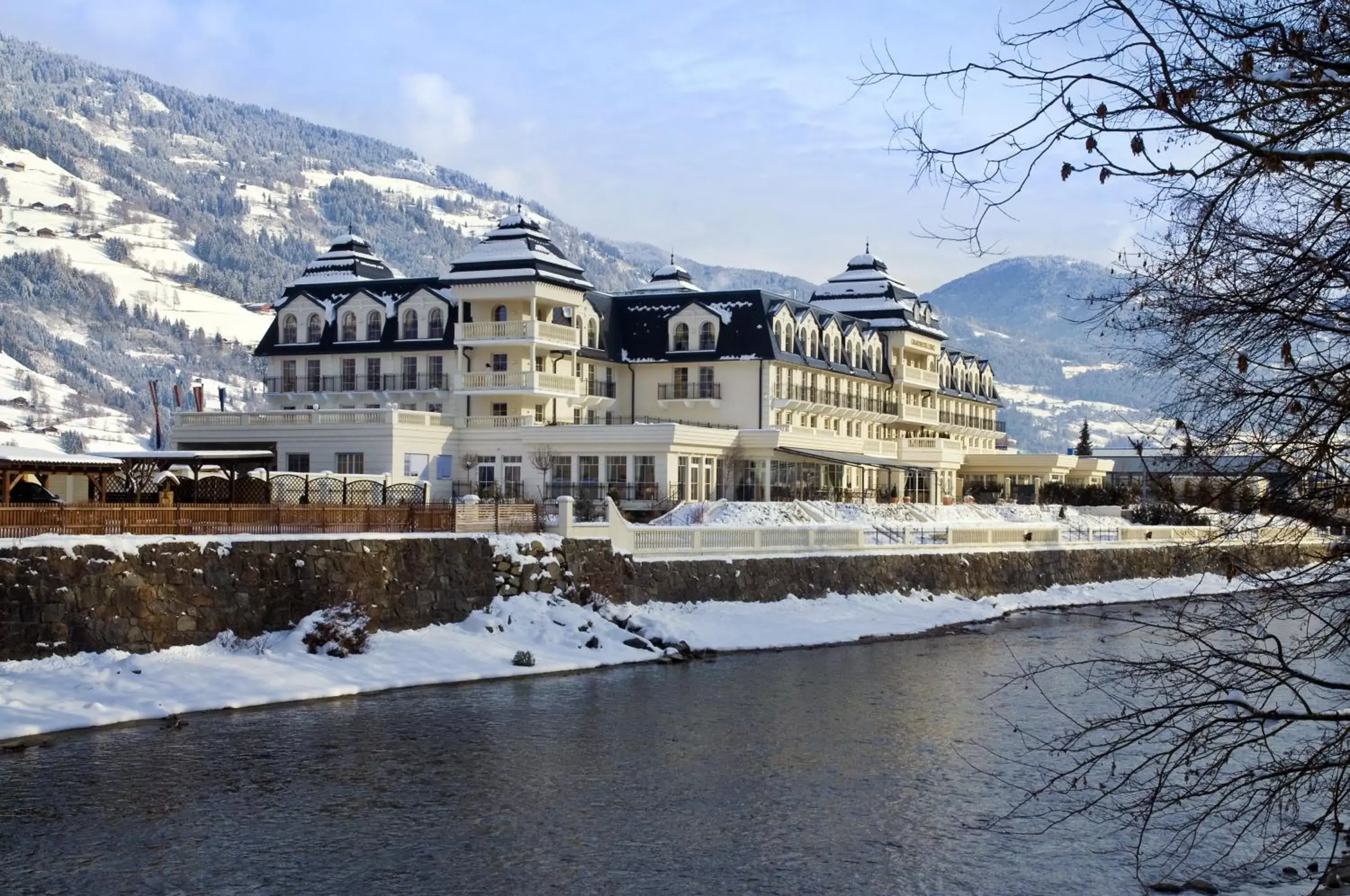 Property building, Winter in Grandhotel Lienz Business-Wellness & Gourmet