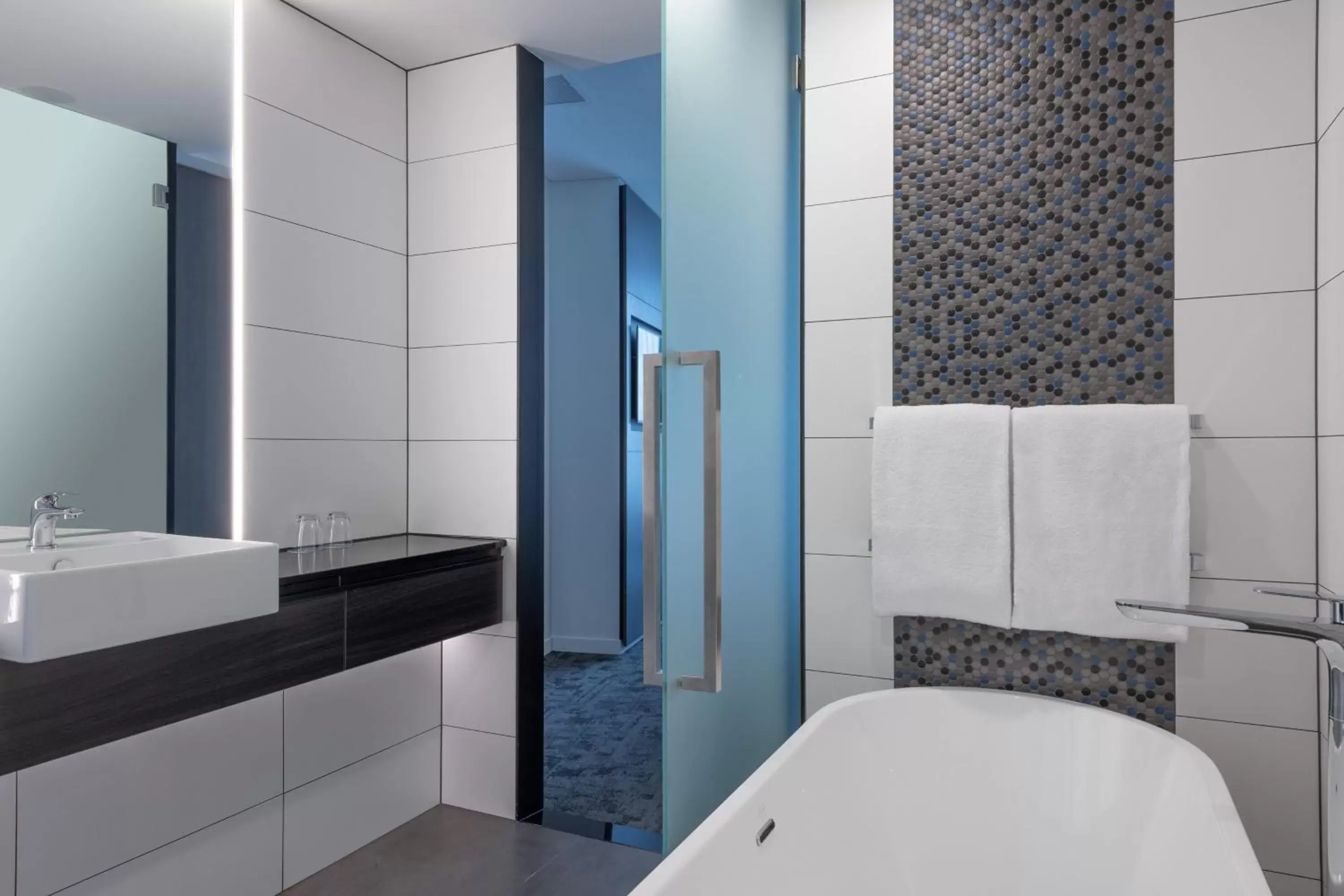 Bedroom, Bathroom in Four Points by Sheraton Auckland