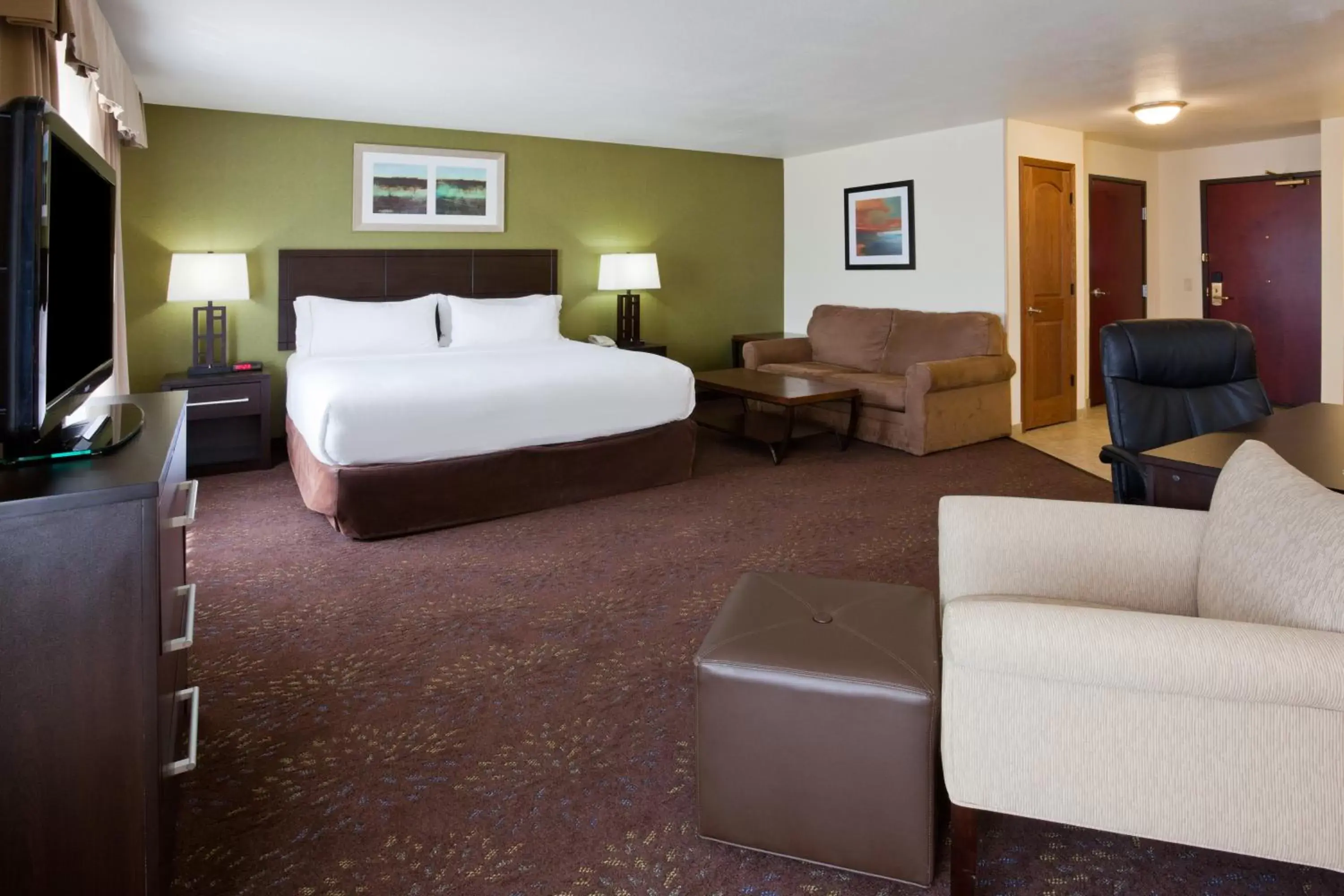Photo of the whole room in Holiday Inn Express & Suites Aberdeen, an IHG Hotel