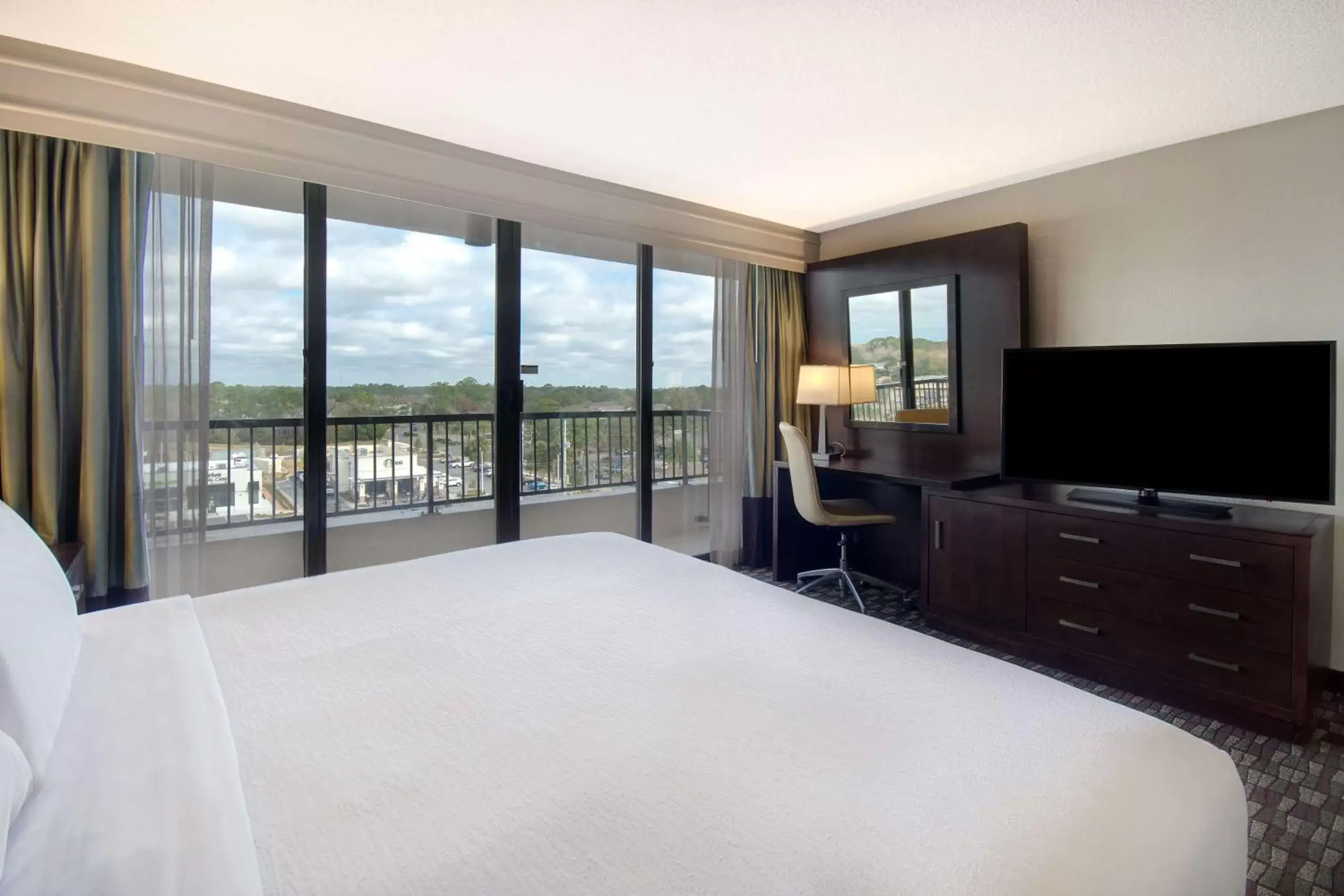 Bedroom in Embassy Suites by Hilton Jacksonville Baymeadows