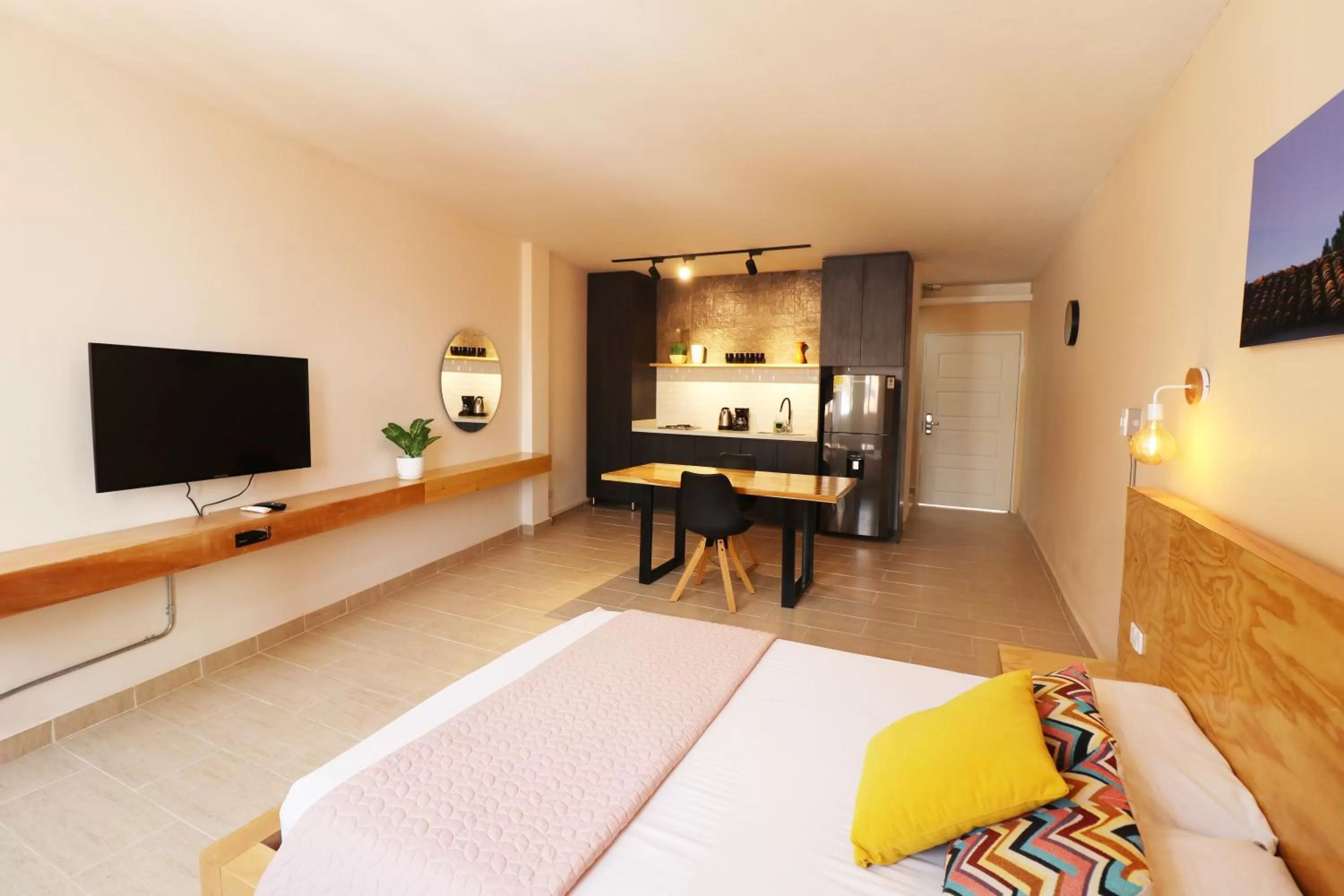 TV/Entertainment Center in 554 Apartments