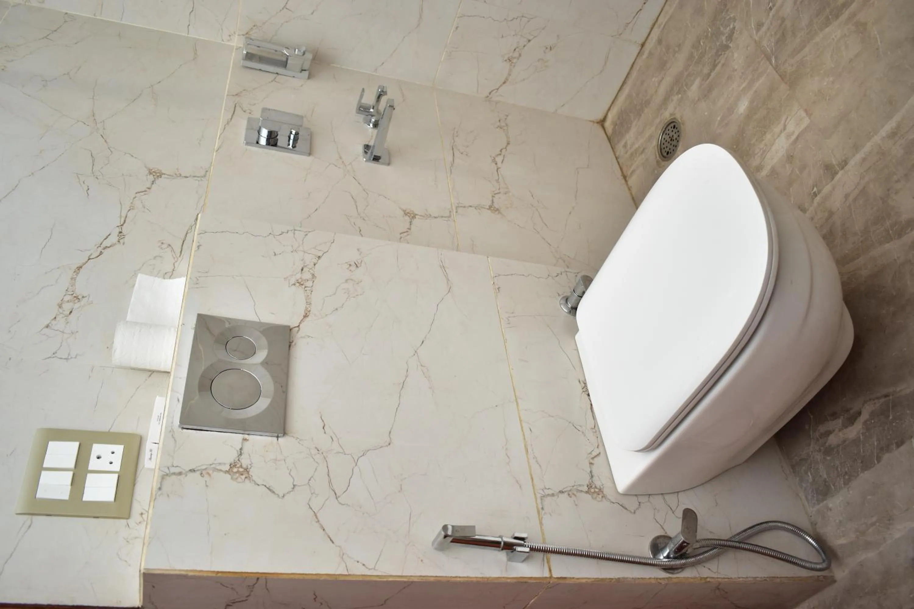 Shower in Qotel Comfort Ashok Vihar - Near Delhi University