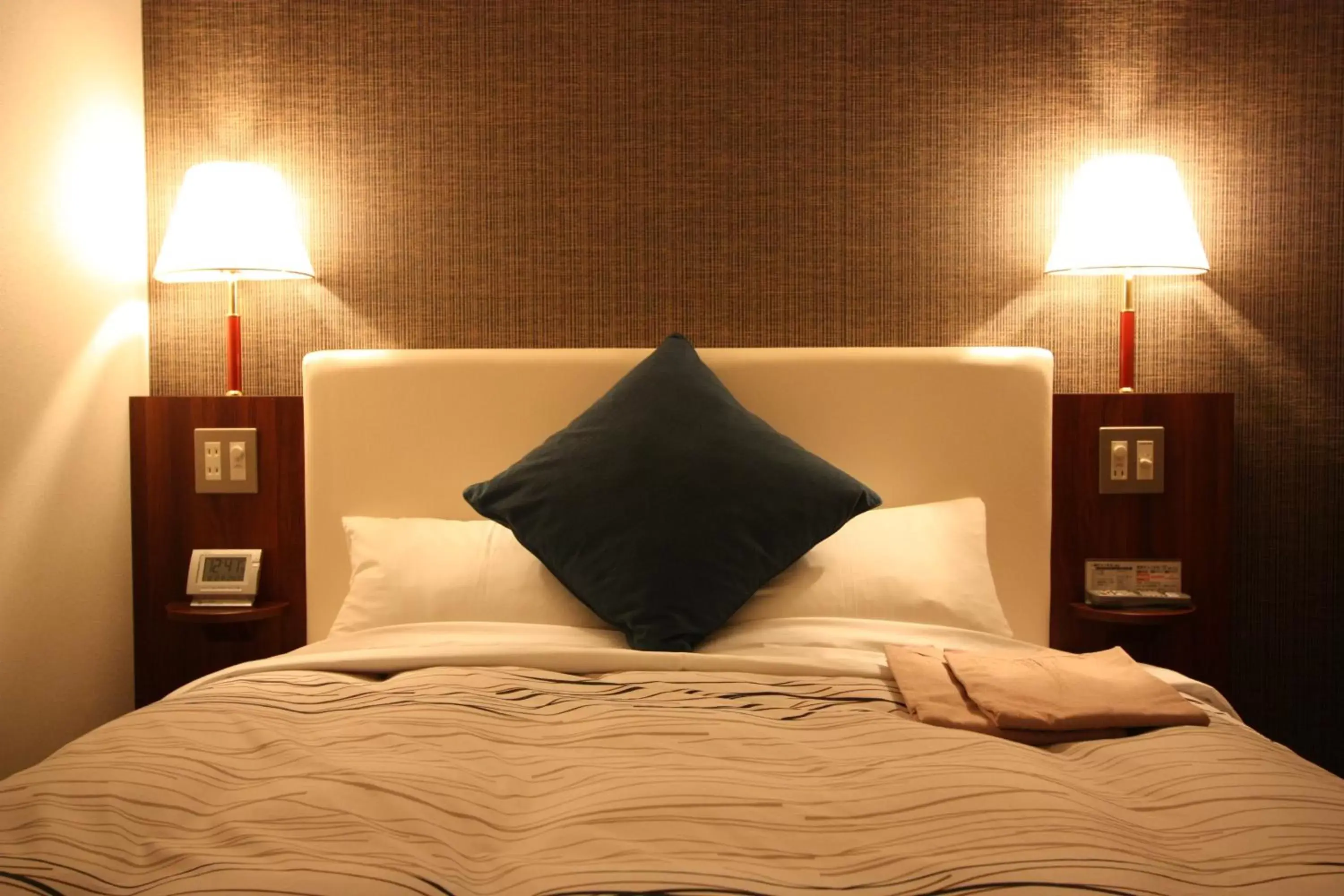 Bed in Kanazawa Manten Hotel Ekimae