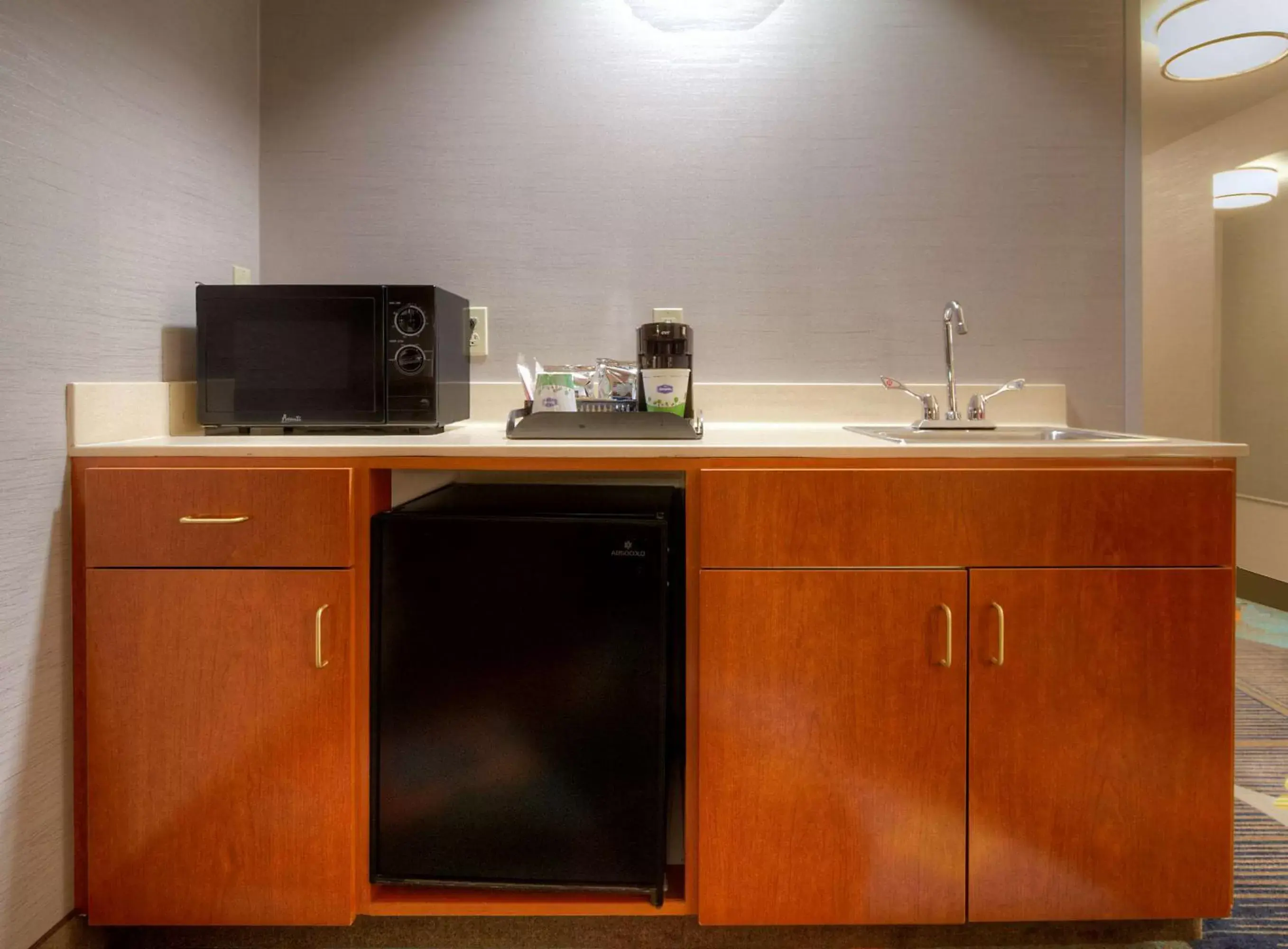 Kitchen or kitchenette, Kitchen/Kitchenette in Hampton Inn Milpitas