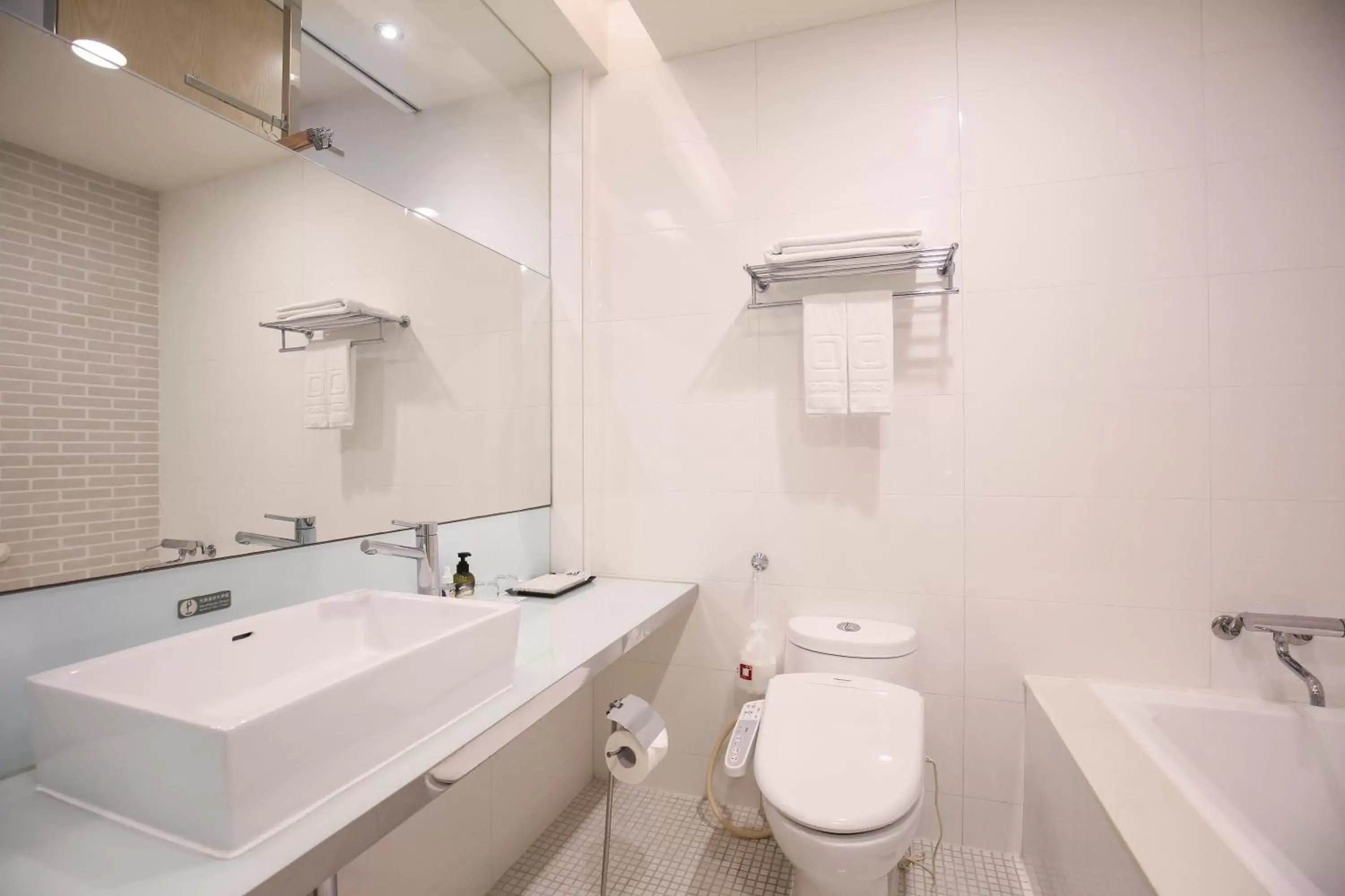 Toilet, Bathroom in Dandy Hotel - Tianjin Branch