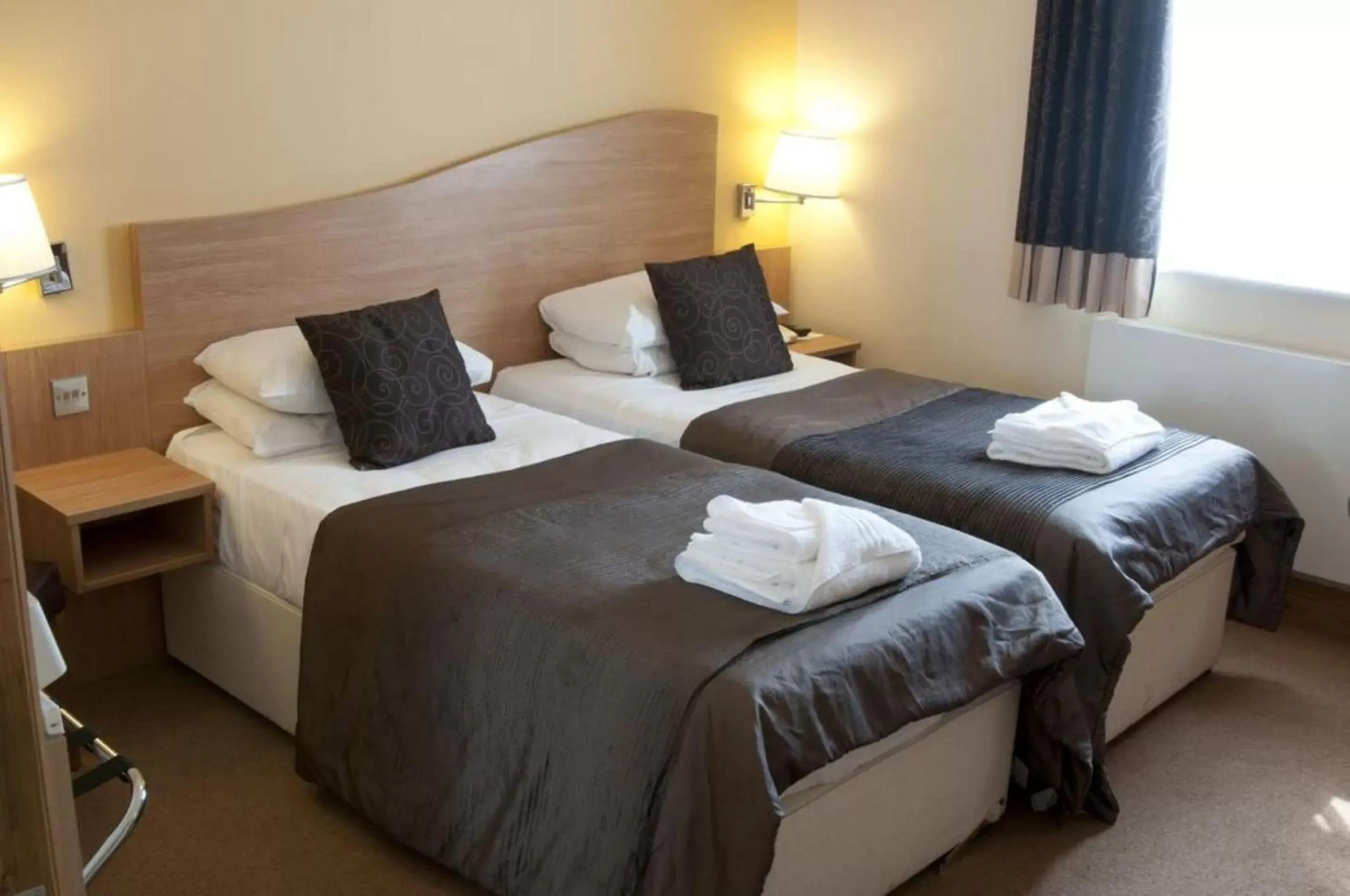 Bedroom, Bed in The Queensgate Hotel