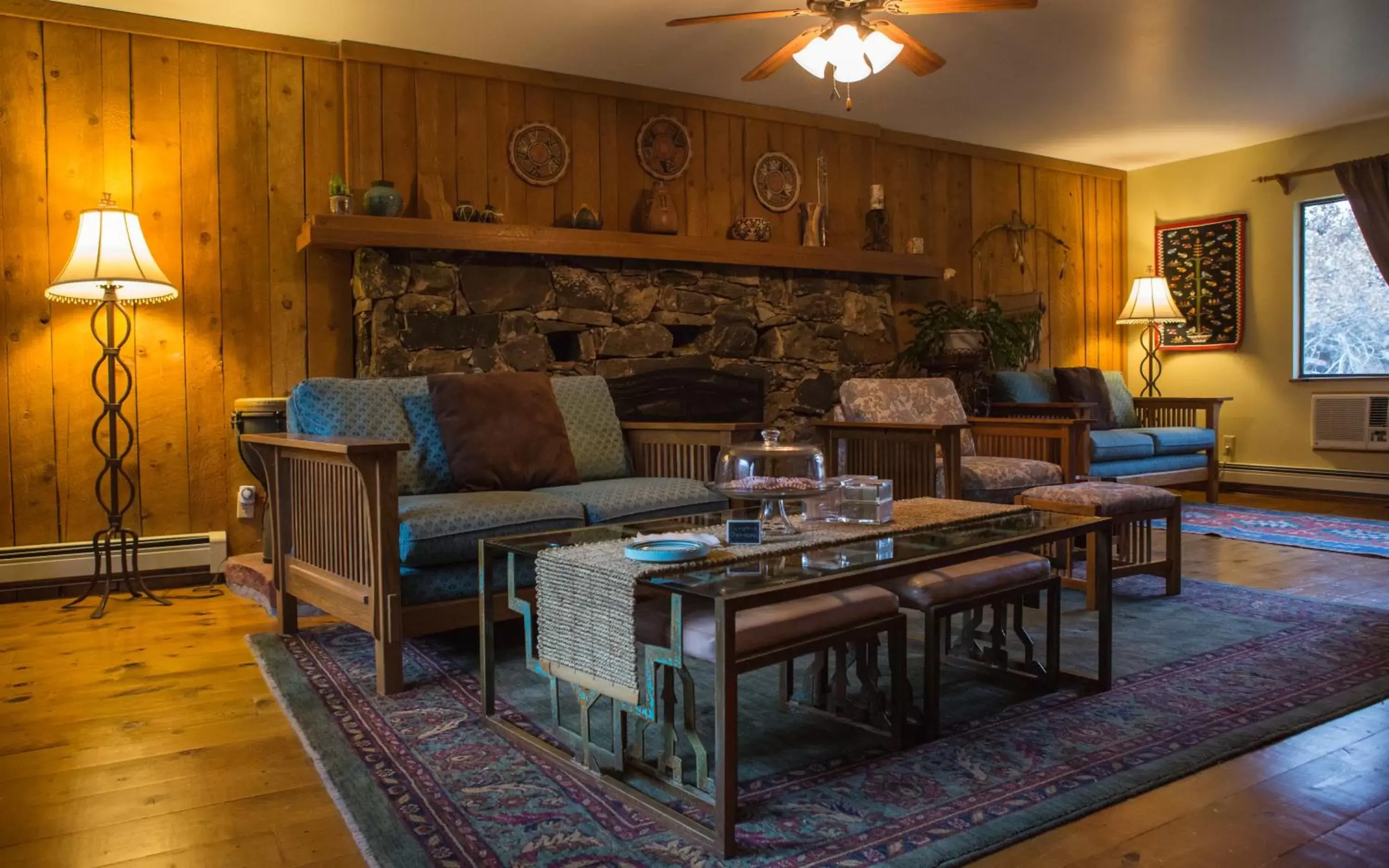 Communal lounge/ TV room, Seating Area in Castle Valley Inn