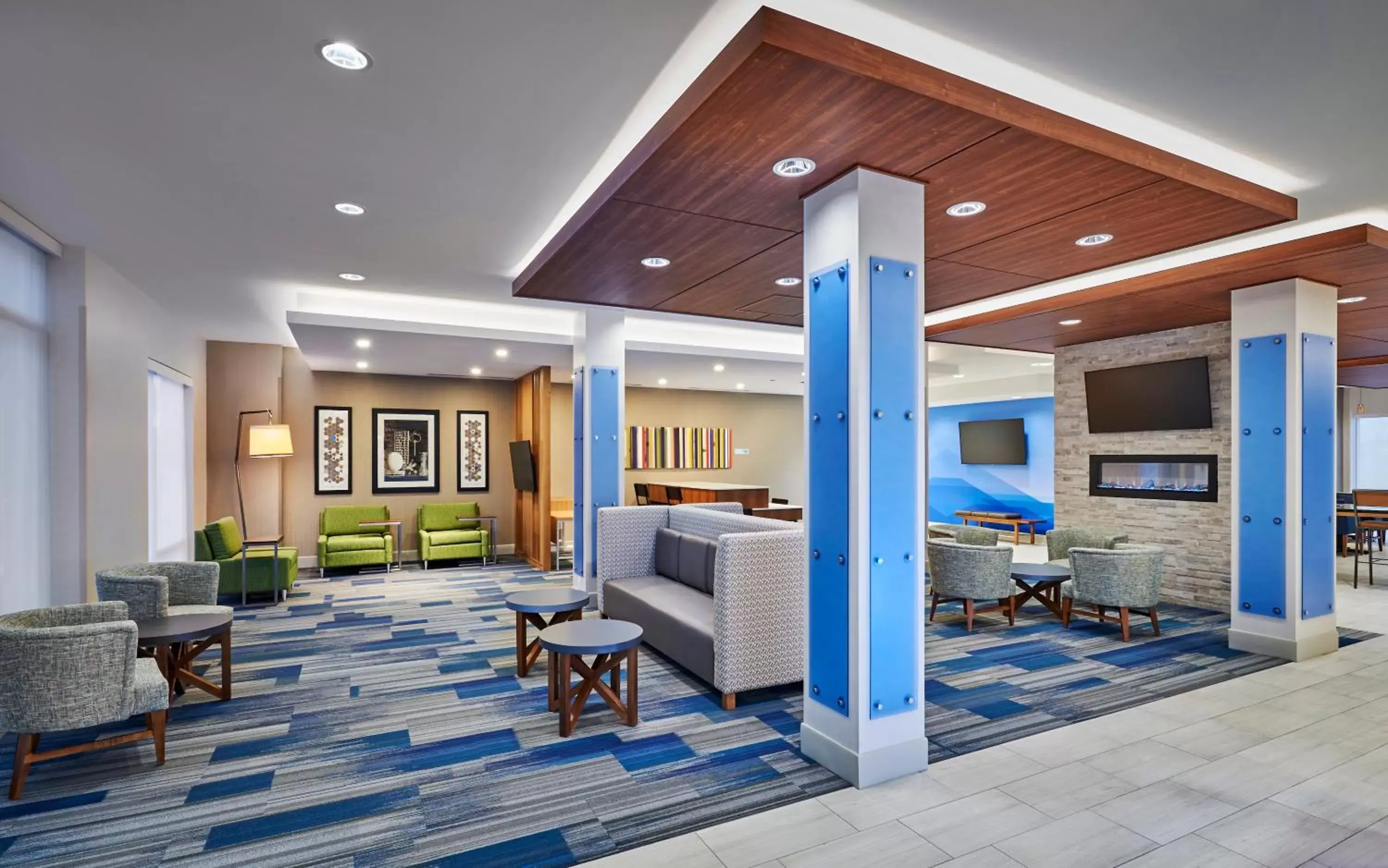 Lobby or reception in Holiday Inn Express & Suites Windsor East - Lakeshore, an IHG Hotel