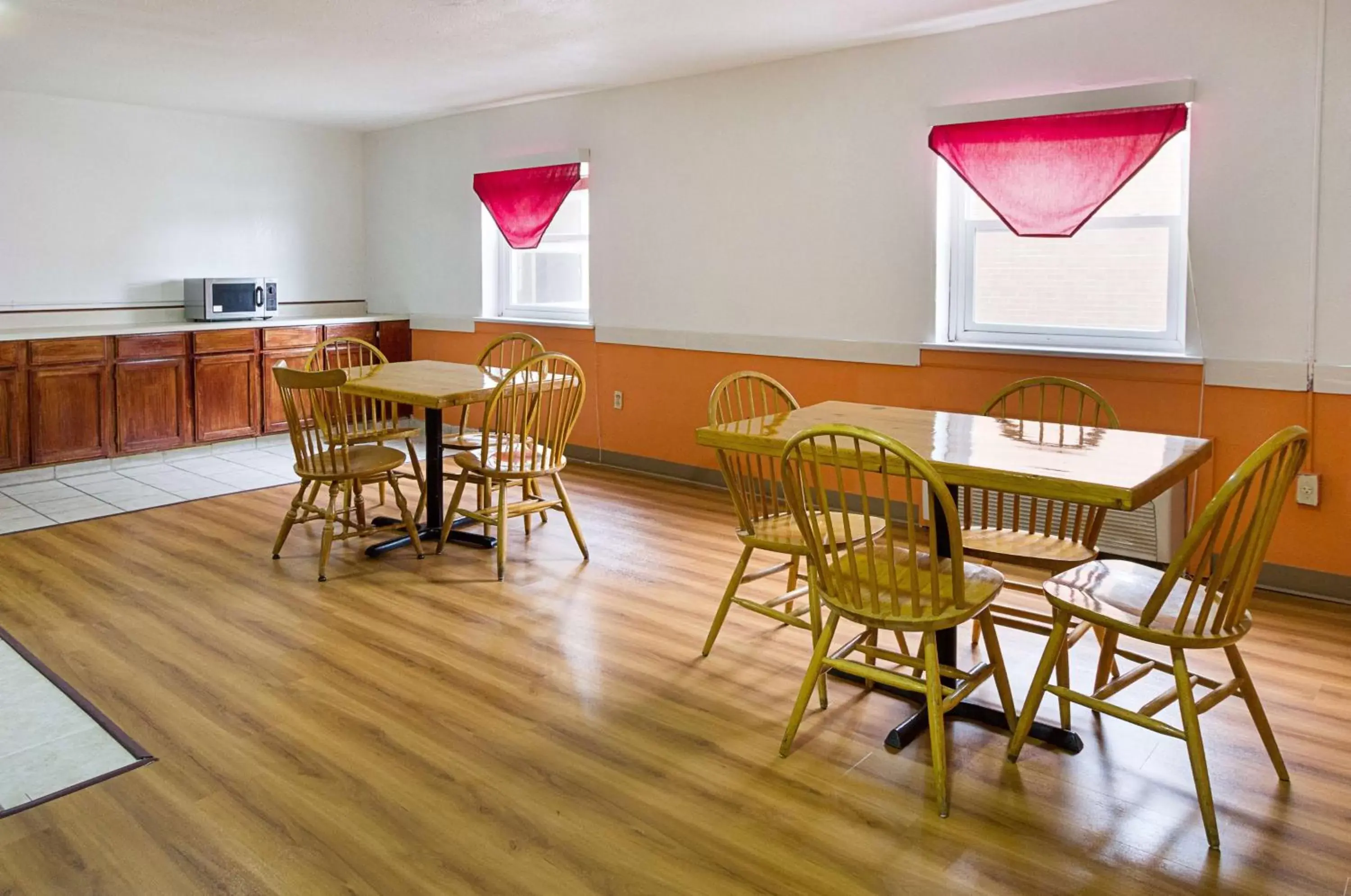 Lobby or reception, Restaurant/Places to Eat in Motel 6-Sidney, OH