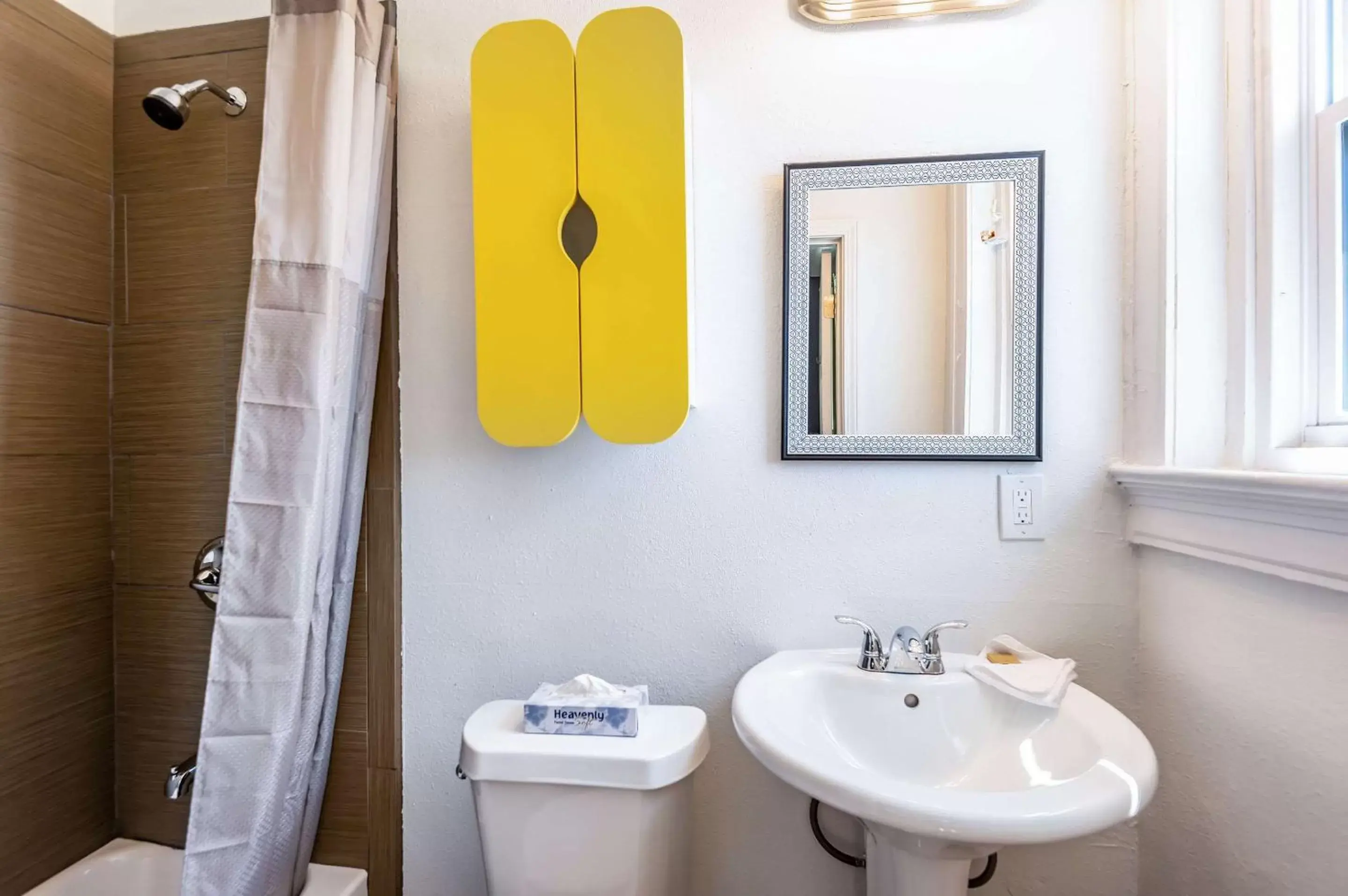 Bathroom in Quality Inn & Suites Kansas City Downtown