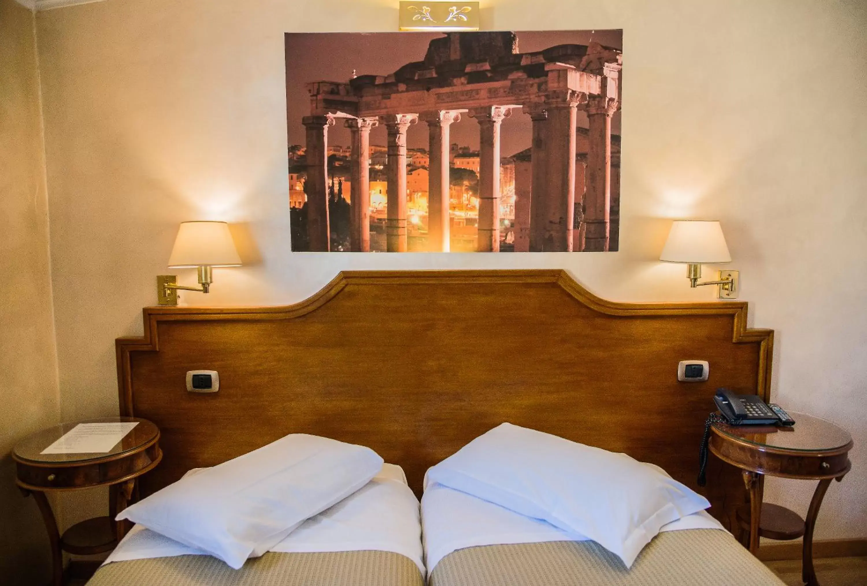 Photo of the whole room, Bed in Hotel Kent Photo of the whole room, Bed in Hotel Kent