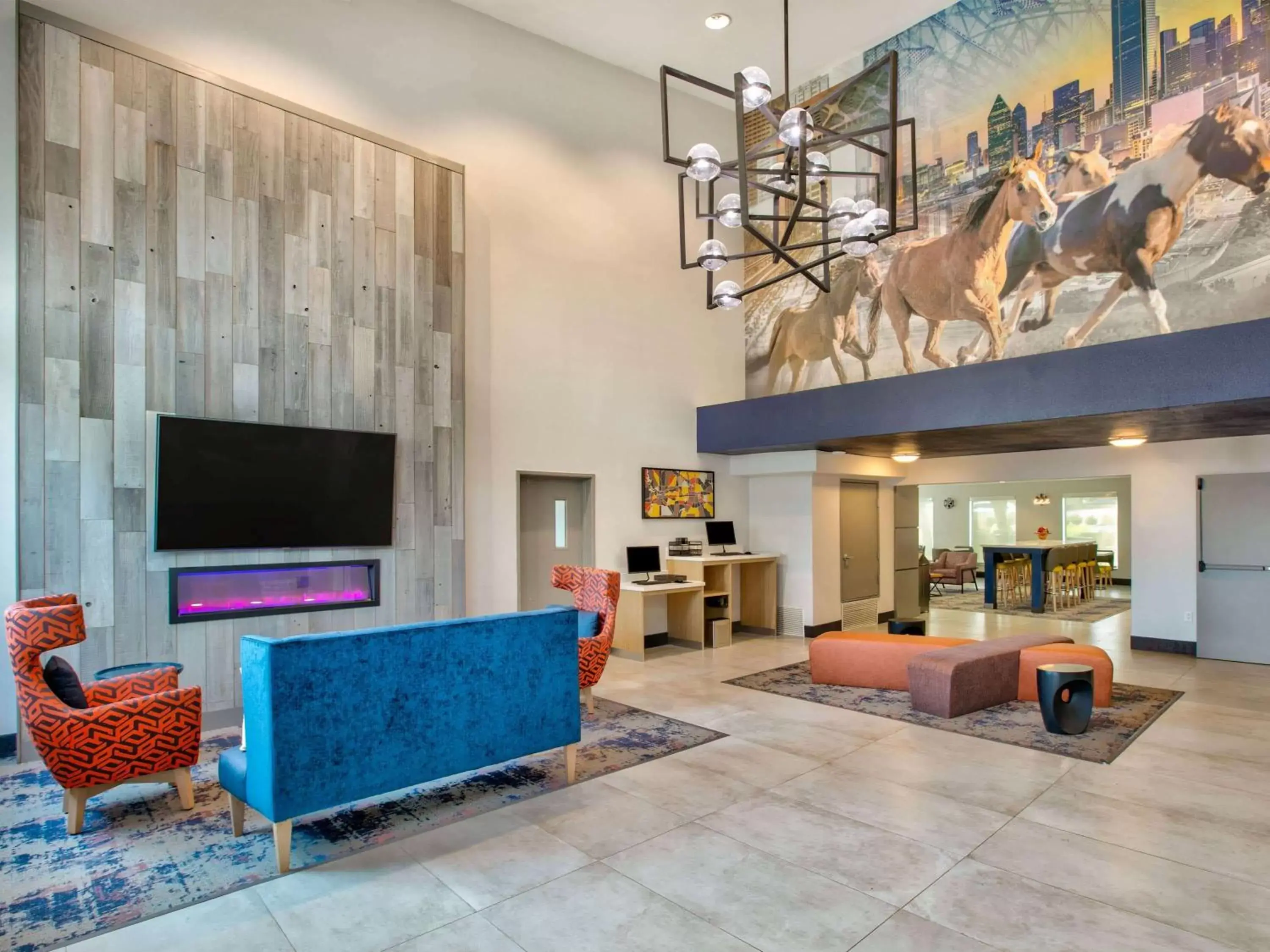Lobby or reception, TV/Entertainment Center in La Quinta by Wyndham Dallas - Las Colinas