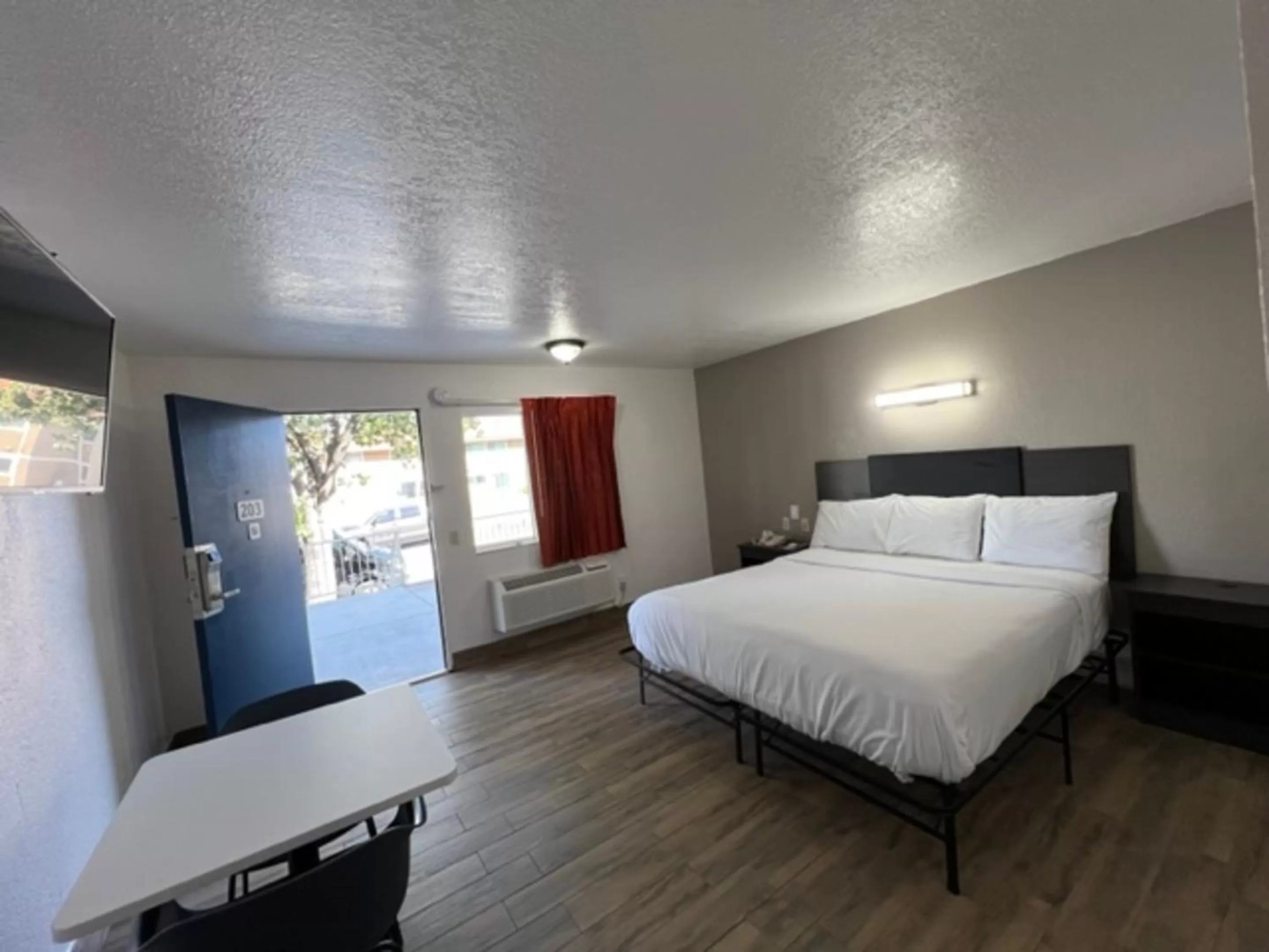 Bed in Motel 6-Orange, CA - Anaheim