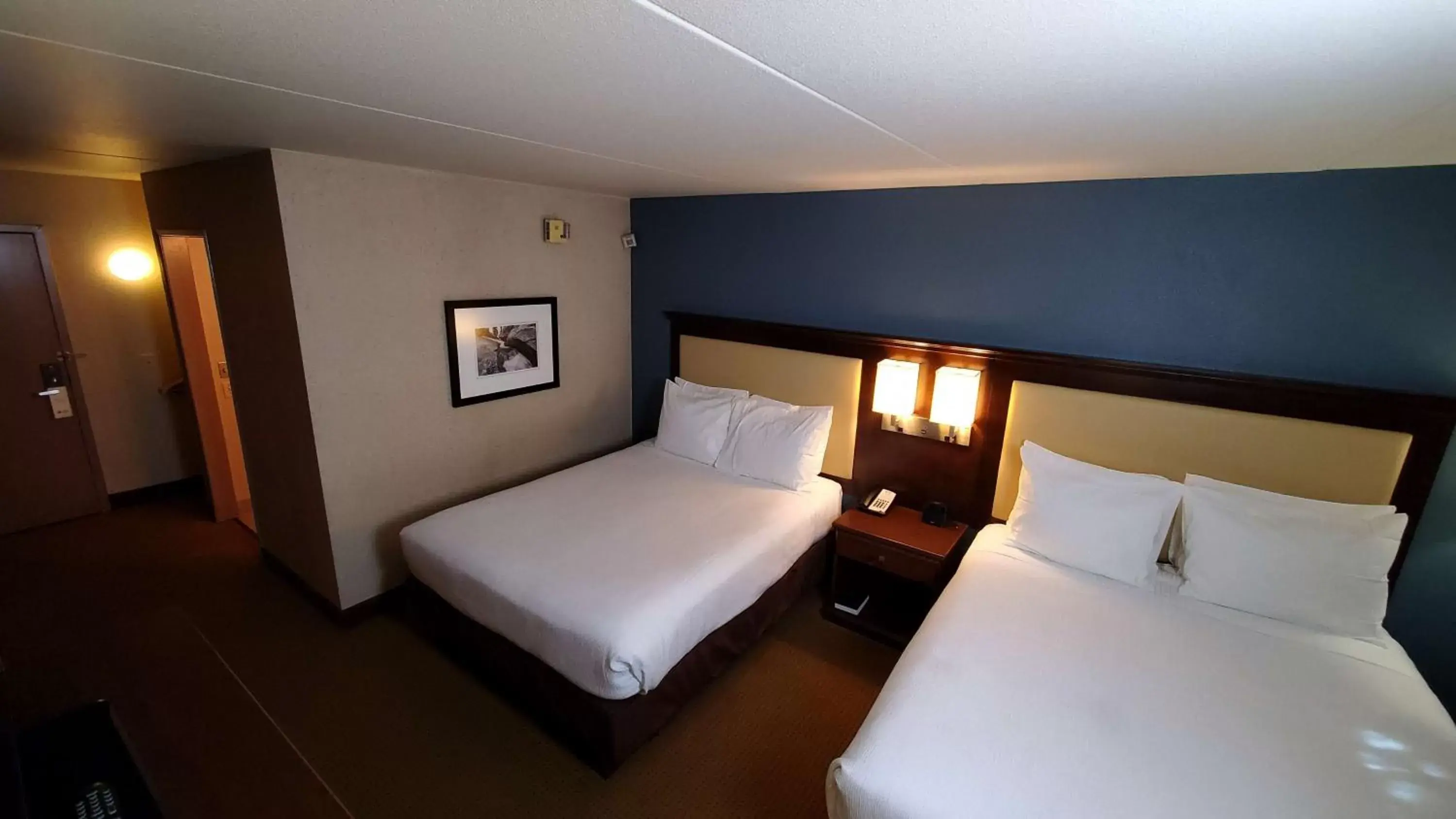 Photo of the whole room, Bed in Best Western Plus Coeur d'Alene Inn