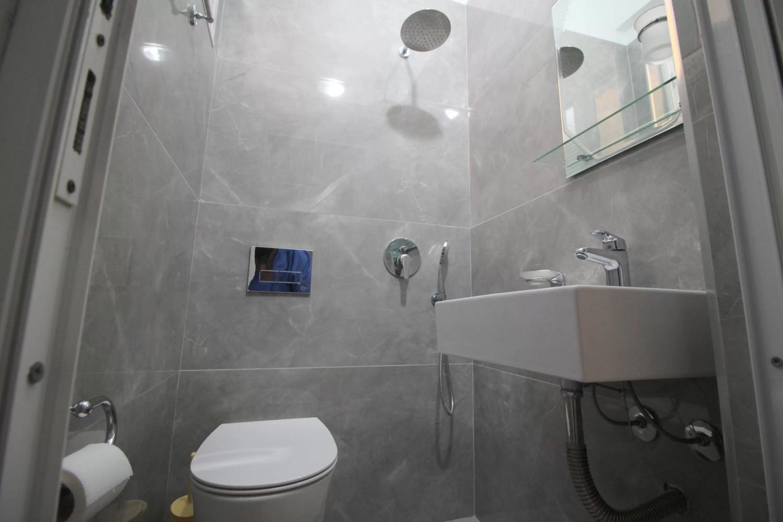 Bathroom in Murati Suites Sarandë