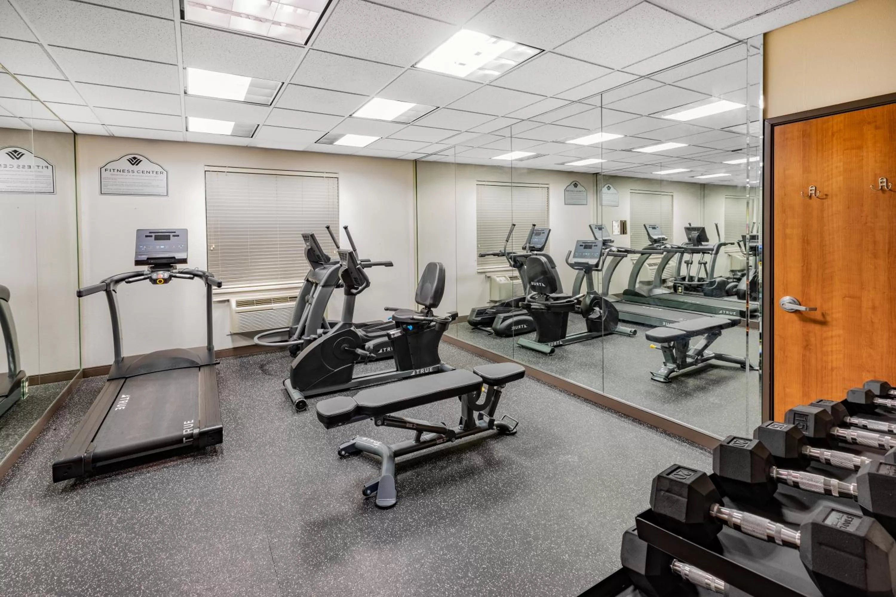 Fitness centre/facilities in Wingate by Wyndham Houston Bush Intercontinental Airport