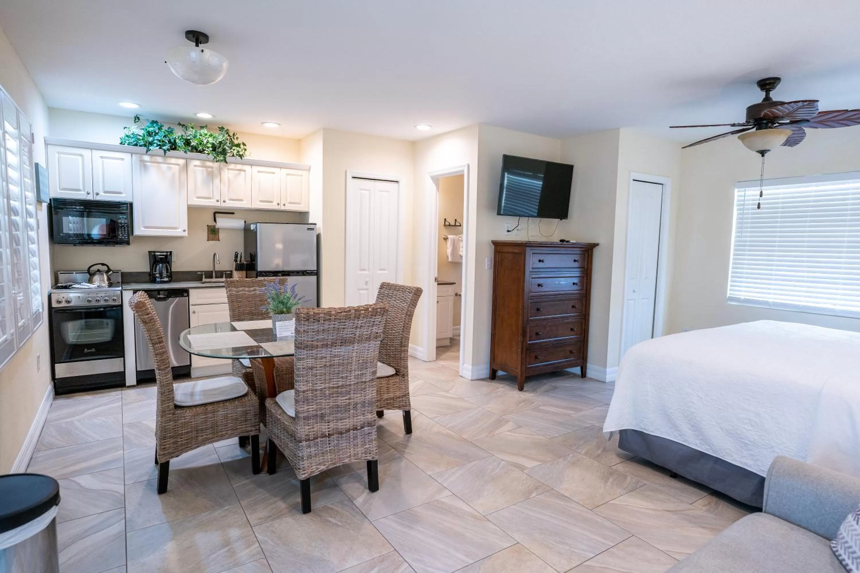 Bed in The Capri at Siesta