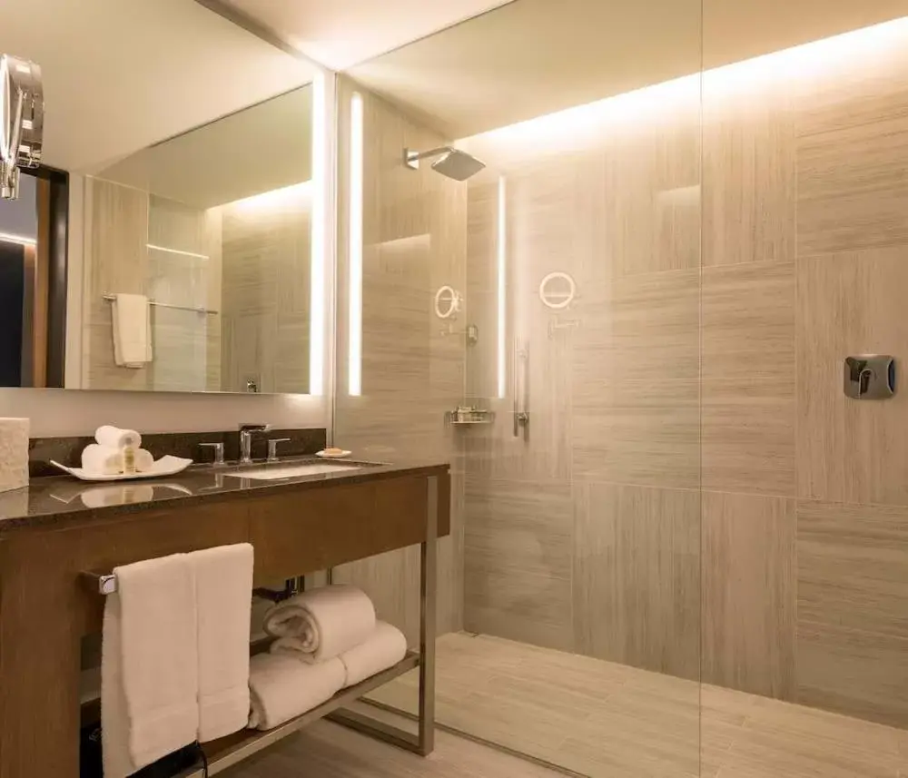 Shower, Bathroom in Hilton Garden Inn Chihuahua