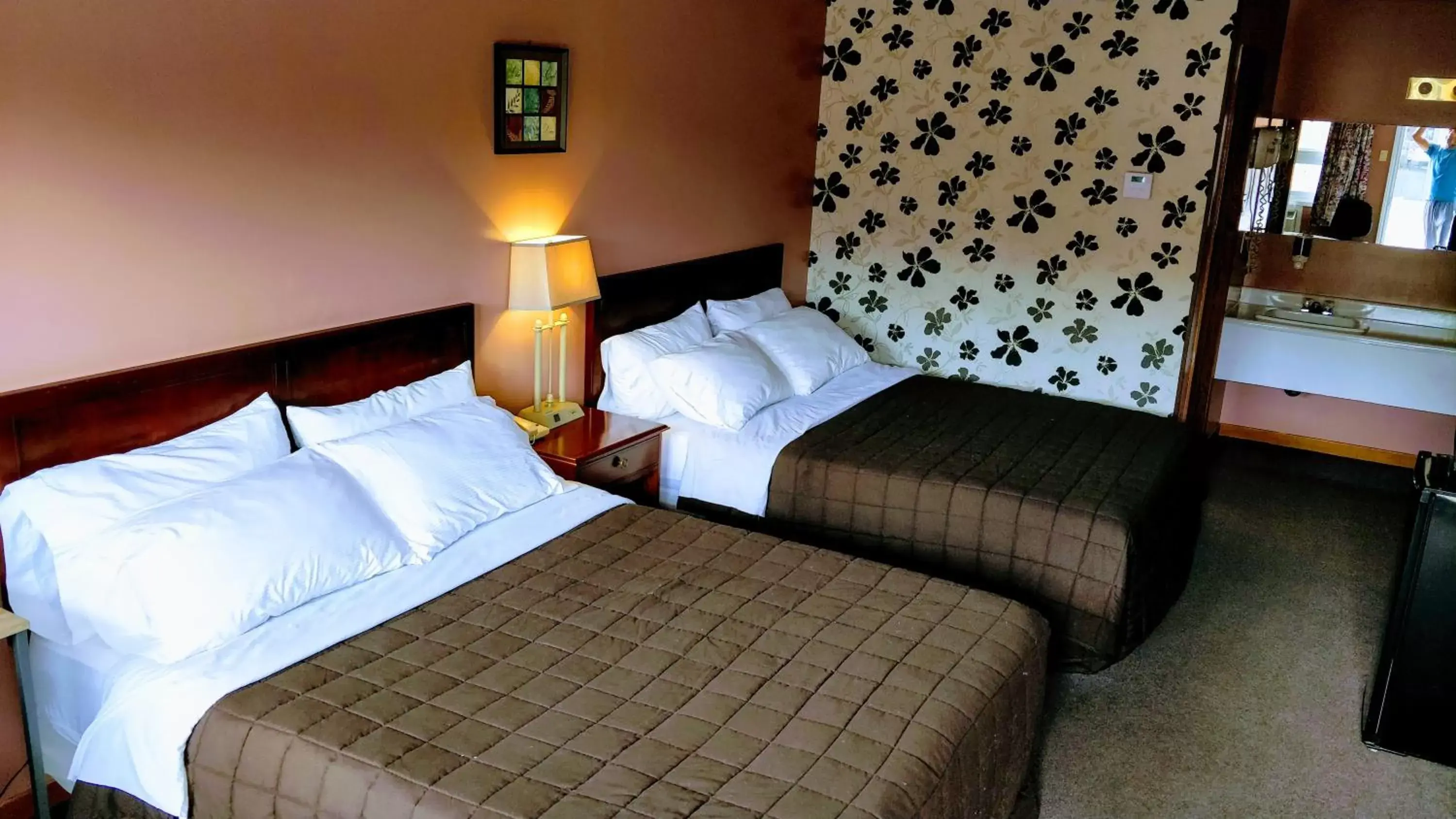Bed in Kings Inn Midland