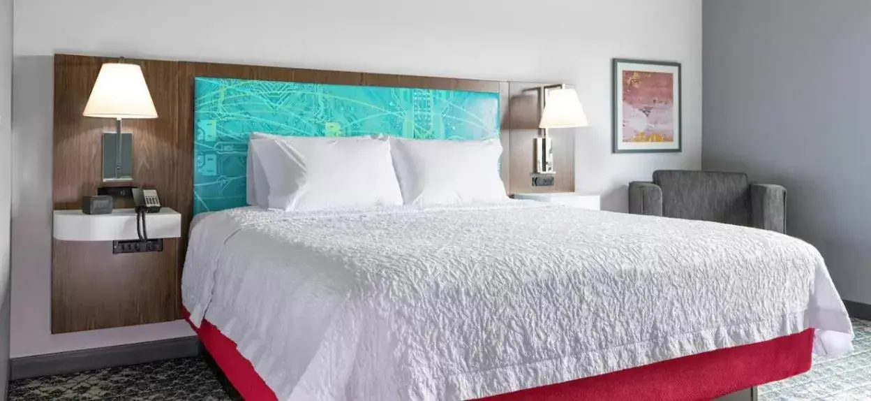 Bed in Hampton Inn By Hilton Goddard
