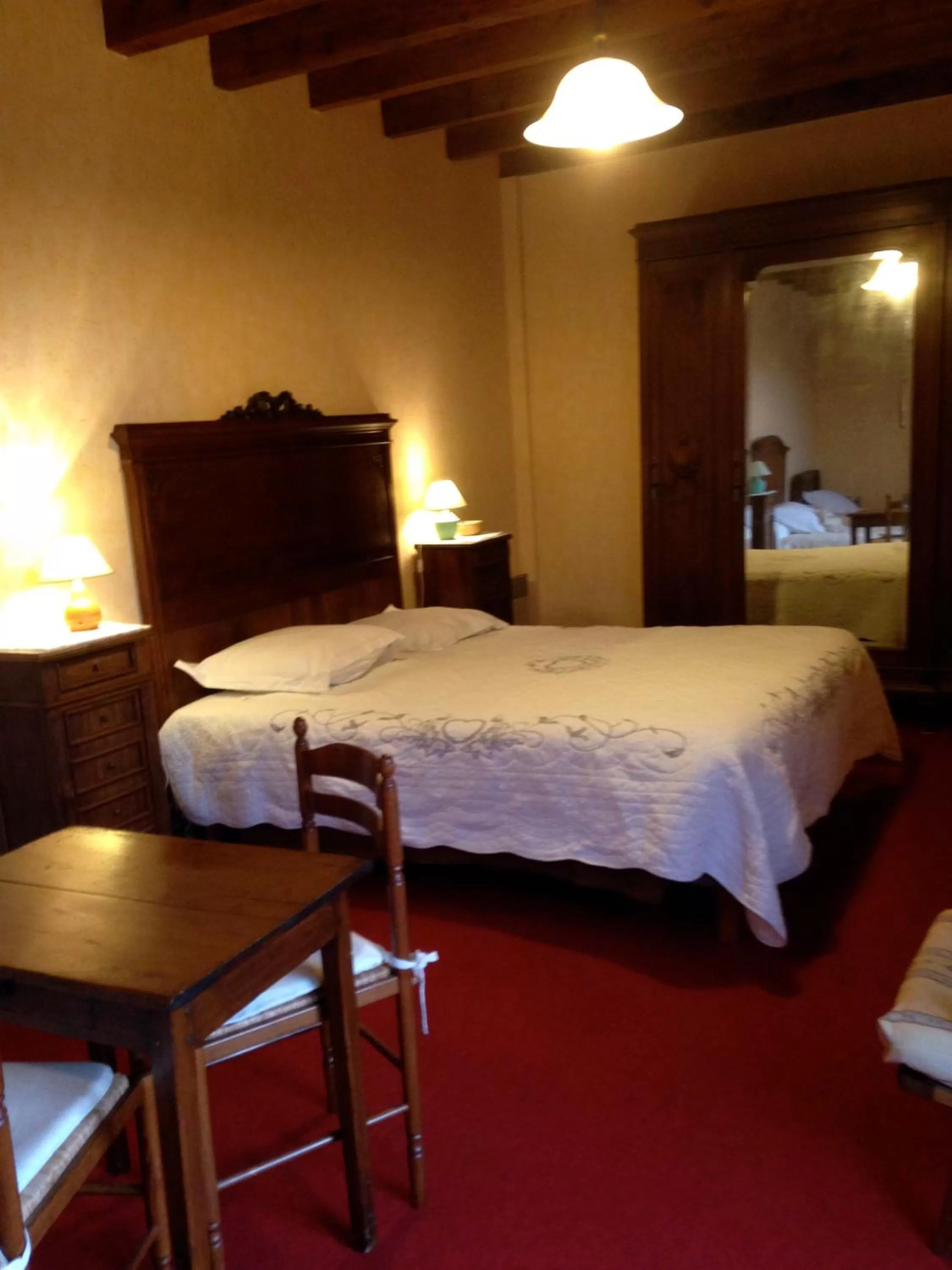 Quadruple Room with Shower in Domaine Saint-Louis