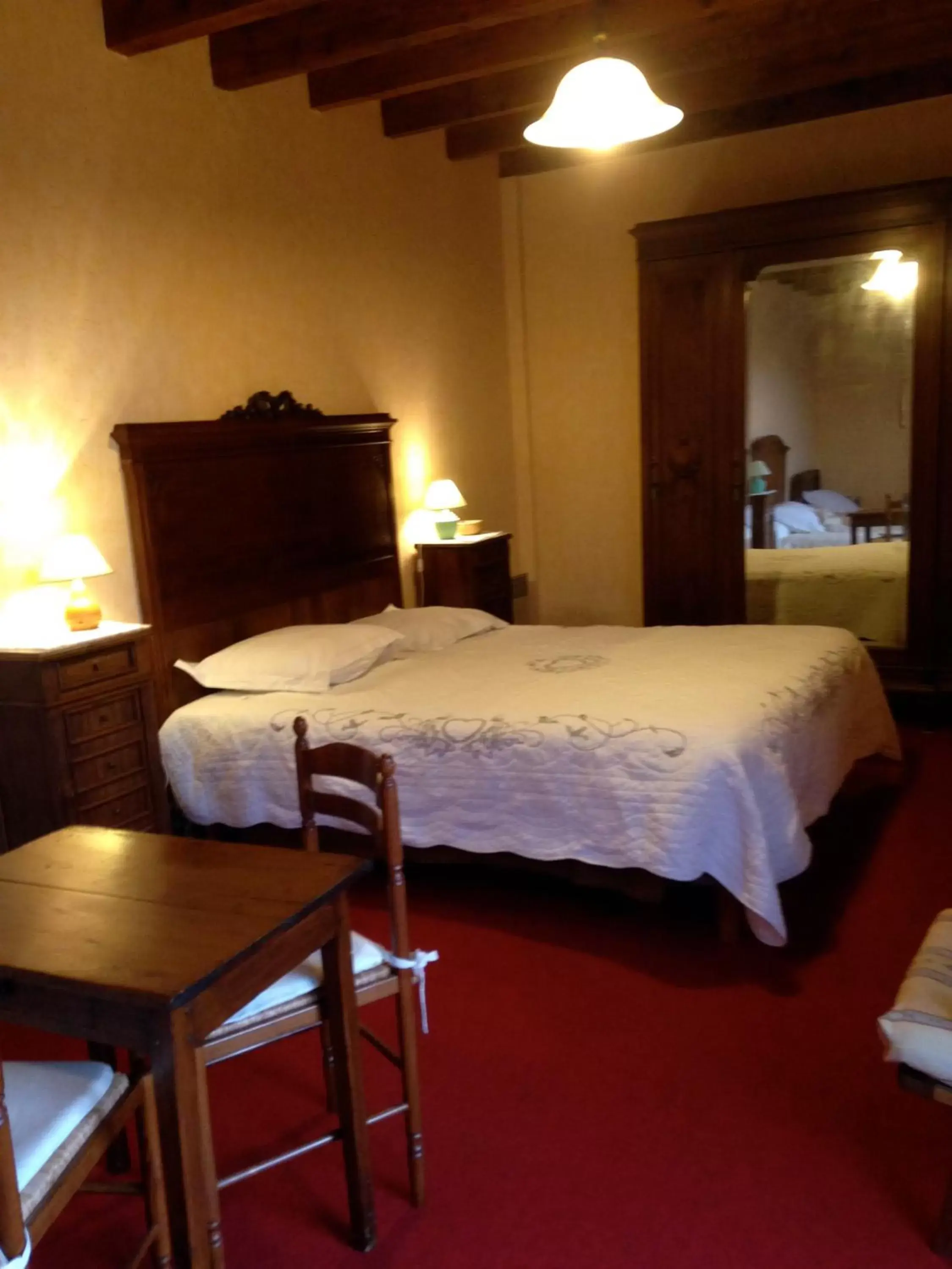 Quadruple Room with Shower in Domaine Saint-Louis Quadruple Room with Shower in Domaine Saint-Louis
