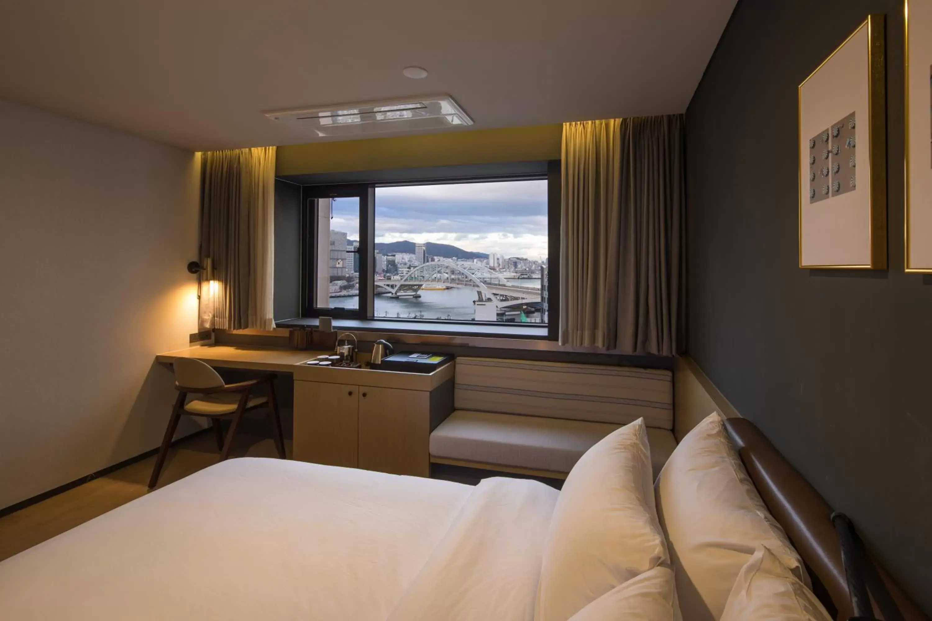 Photo of the whole room, Bed in Bay Hound Hotel Photo of the whole room, Bed in Bay Hound Hotel