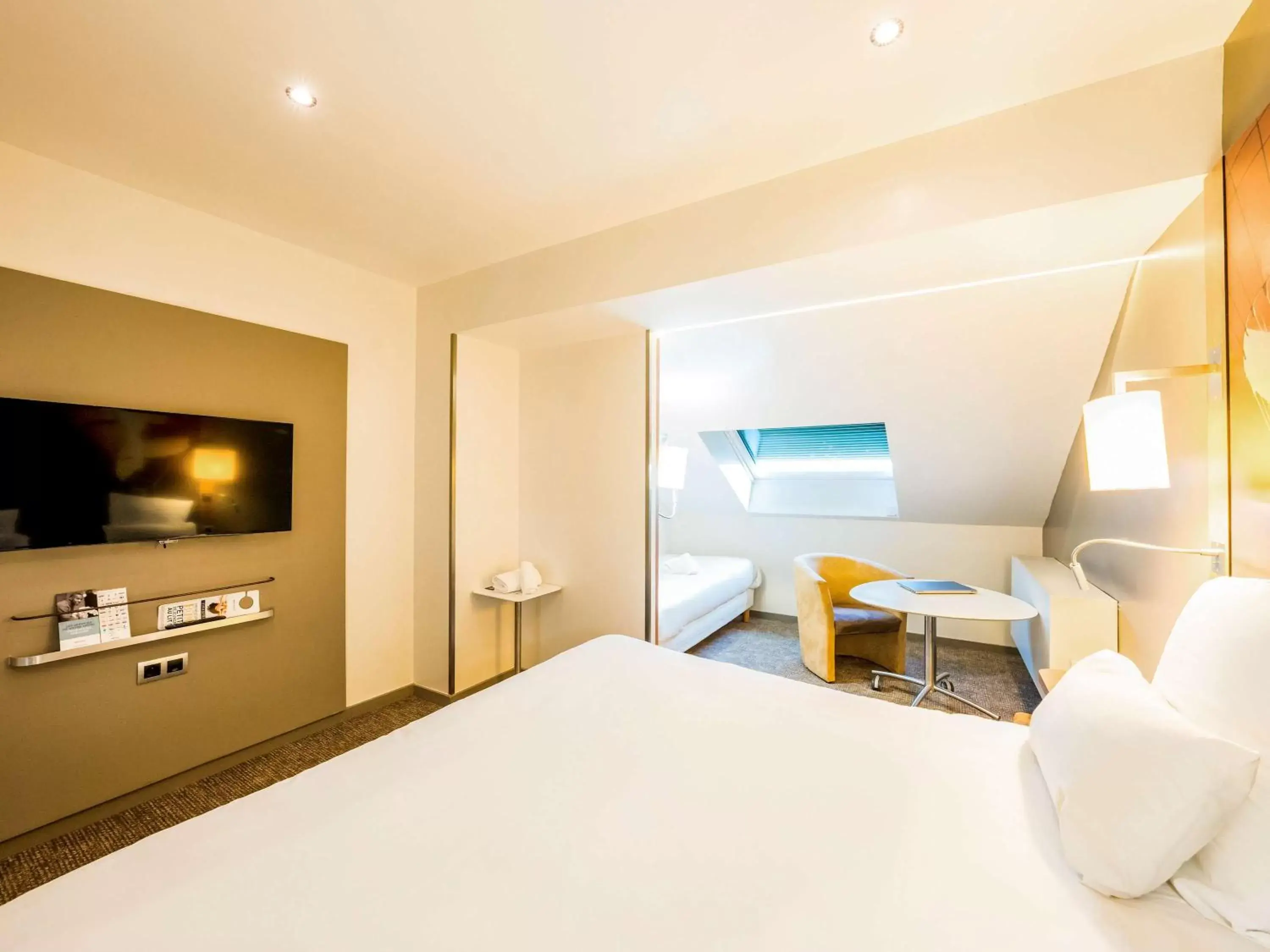 Bedroom, Bed in Mercure Vienne Sud Chanas