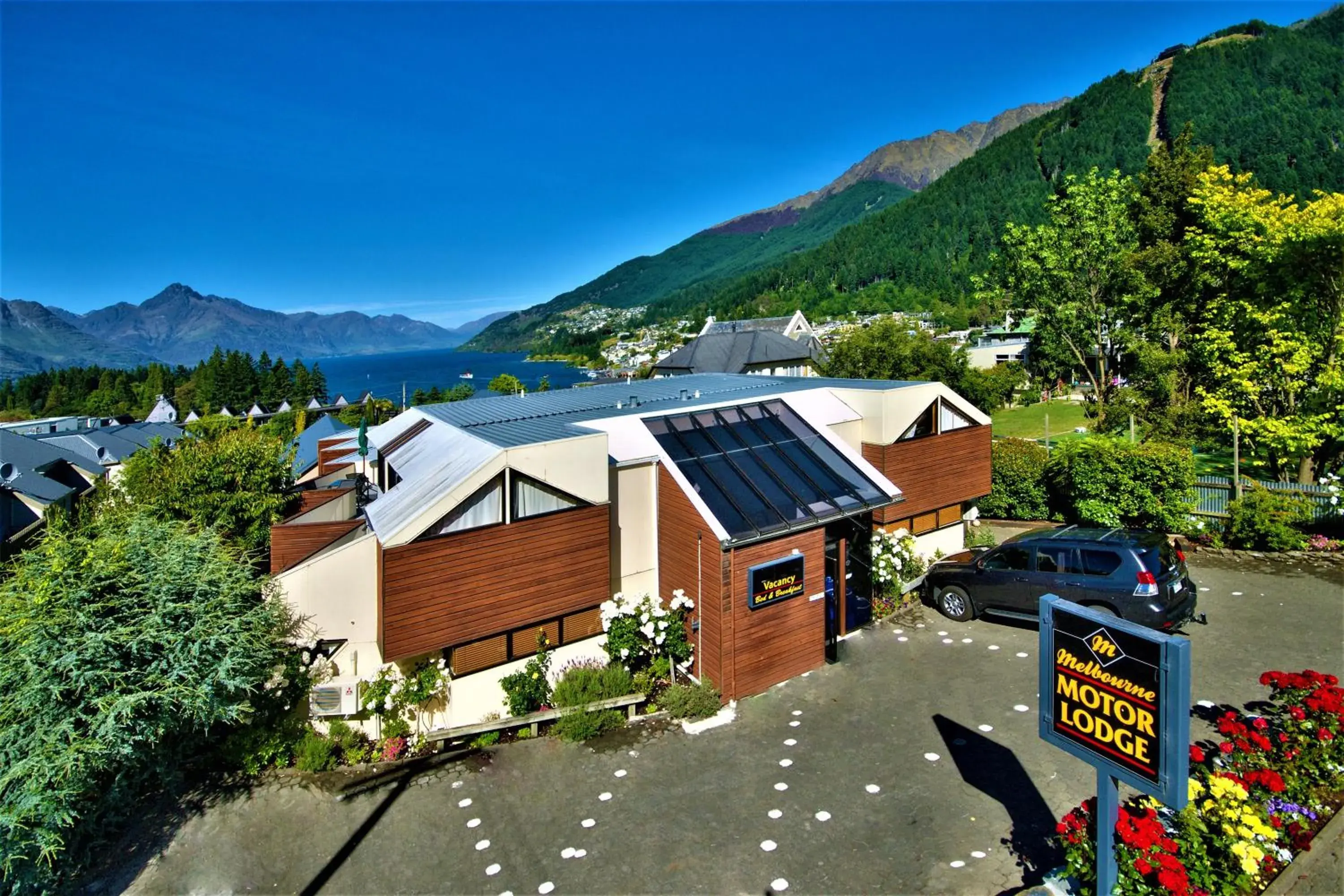 Facade/entrance, Bird's-eye View in Melbourne Lodge