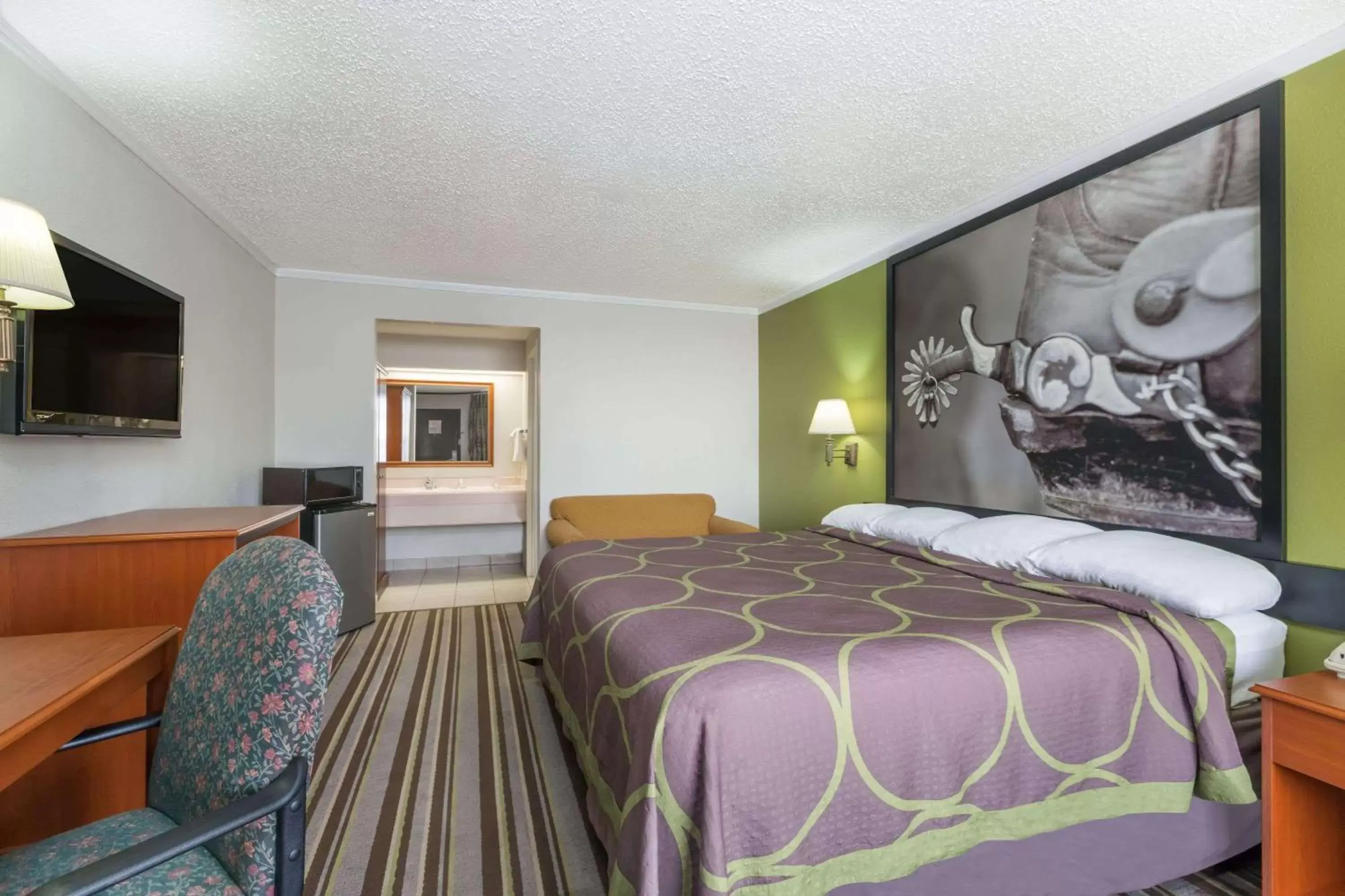 Photo of the whole room, Bed in Super 8 by Wyndham Longview/North