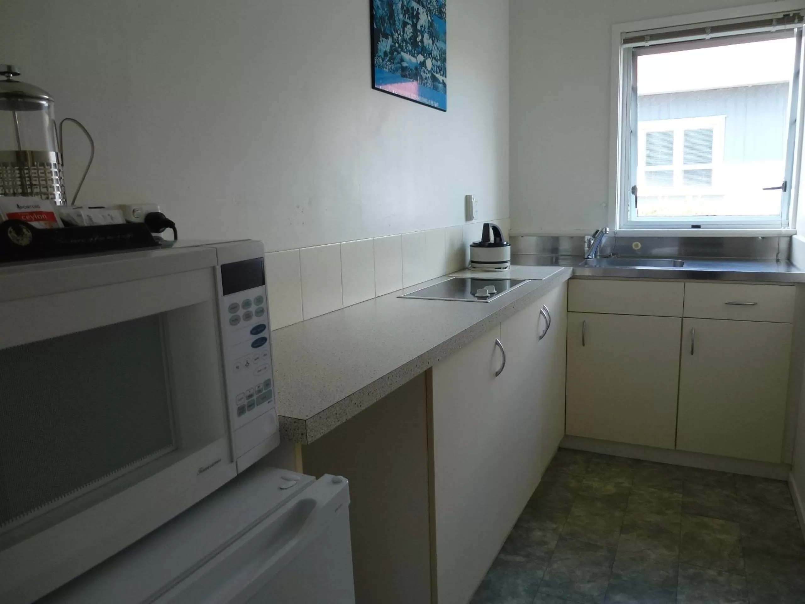 Kitchen or kitchenette in Mana-Nui Motel