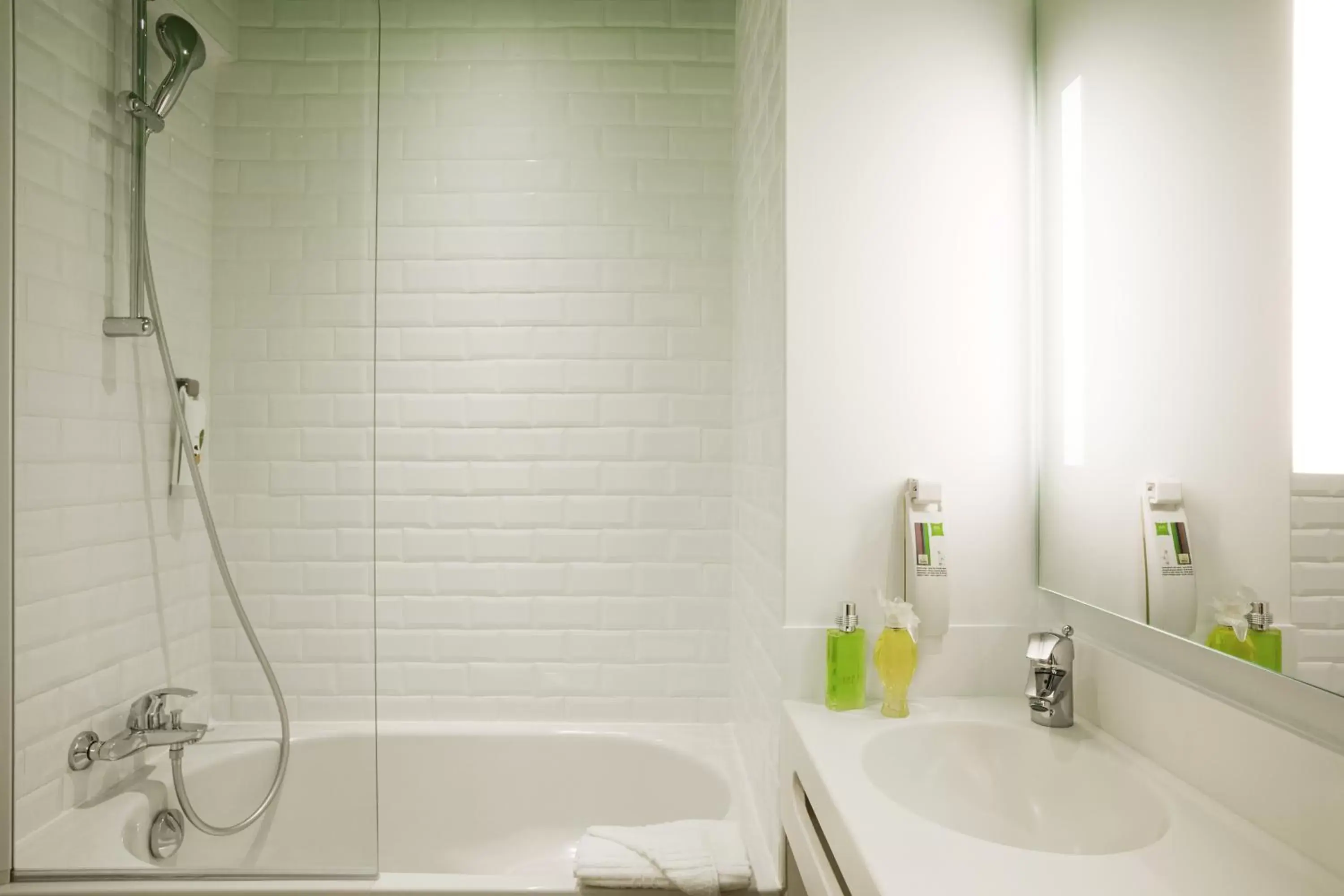 Shower, Bathroom in ibis Styles Paris Buttes Chaumont