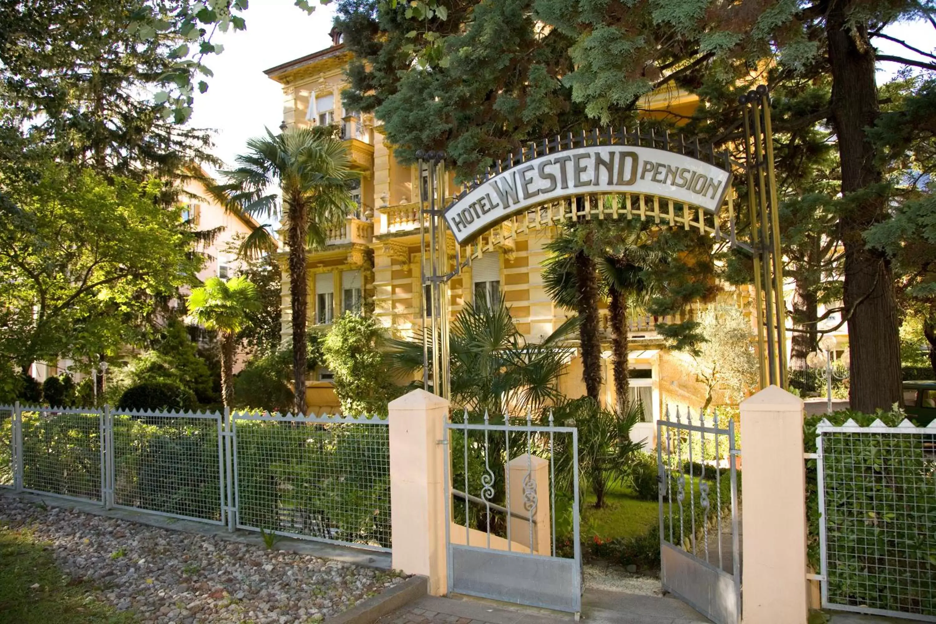 Facade/entrance in Hotel Villa Westend