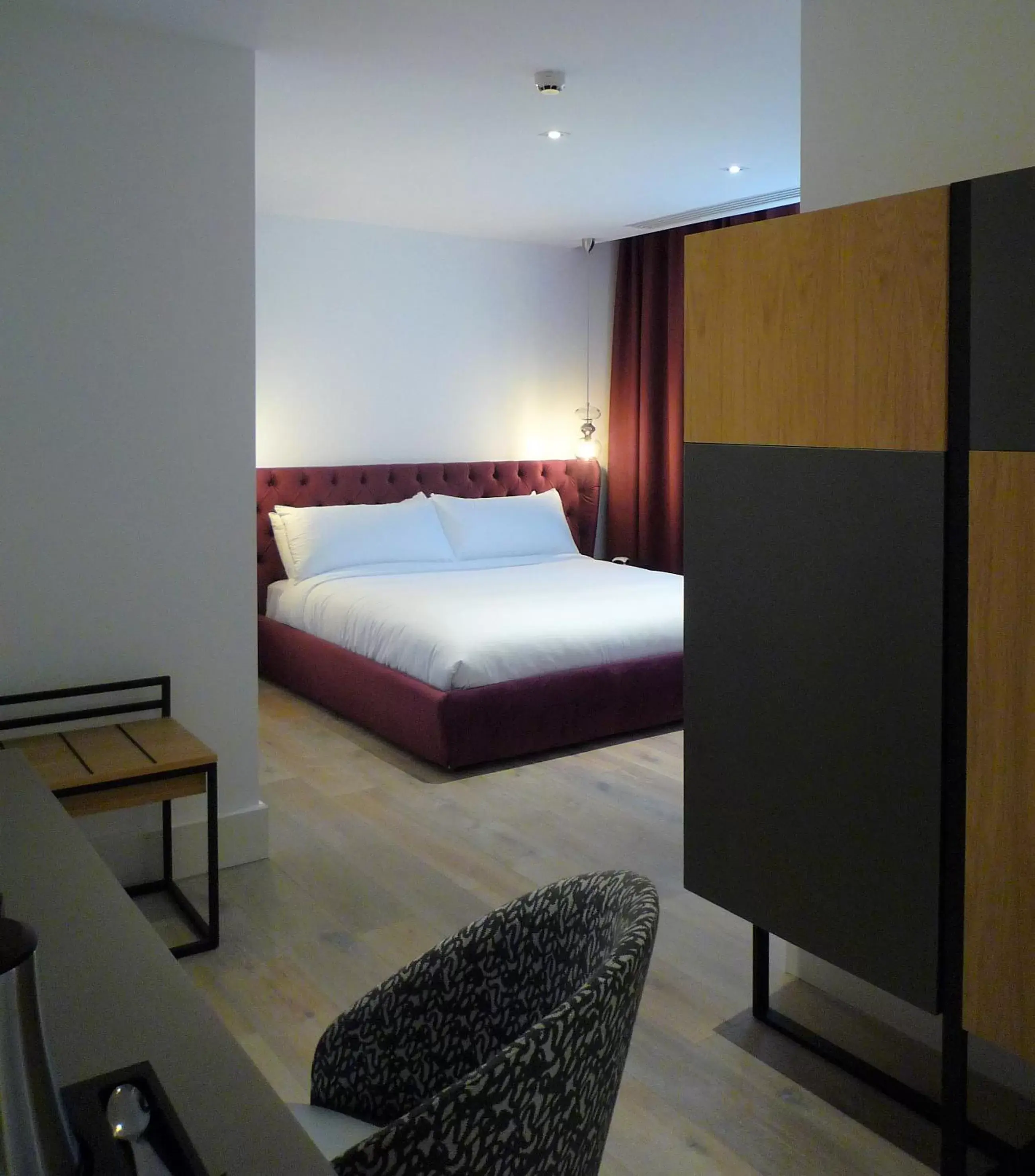 Photo of the whole room, Bed in Hôtel Ginkgo - SPA Biloba